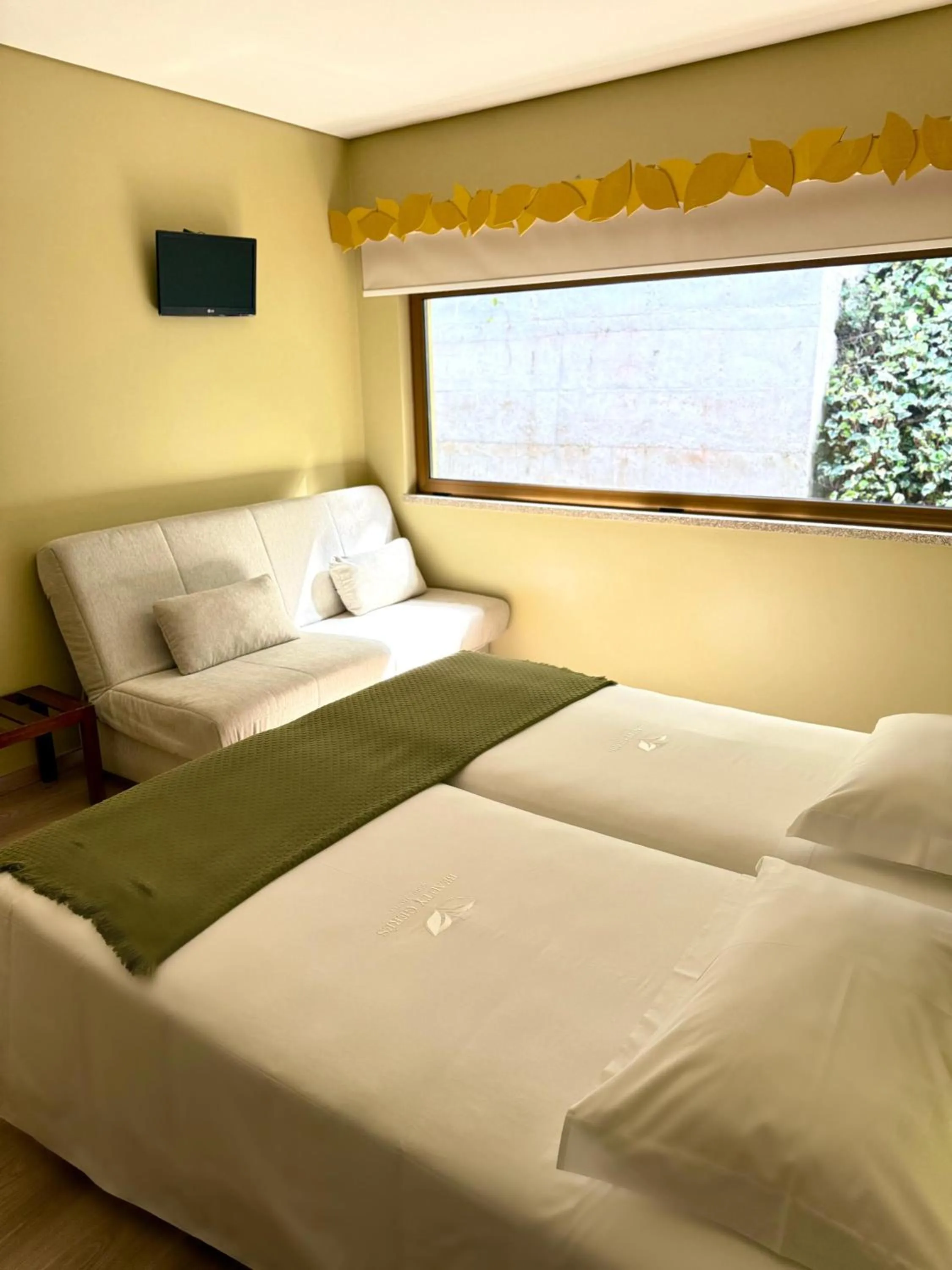 Bedroom, Bed in Beleza Serra Guide Hotel