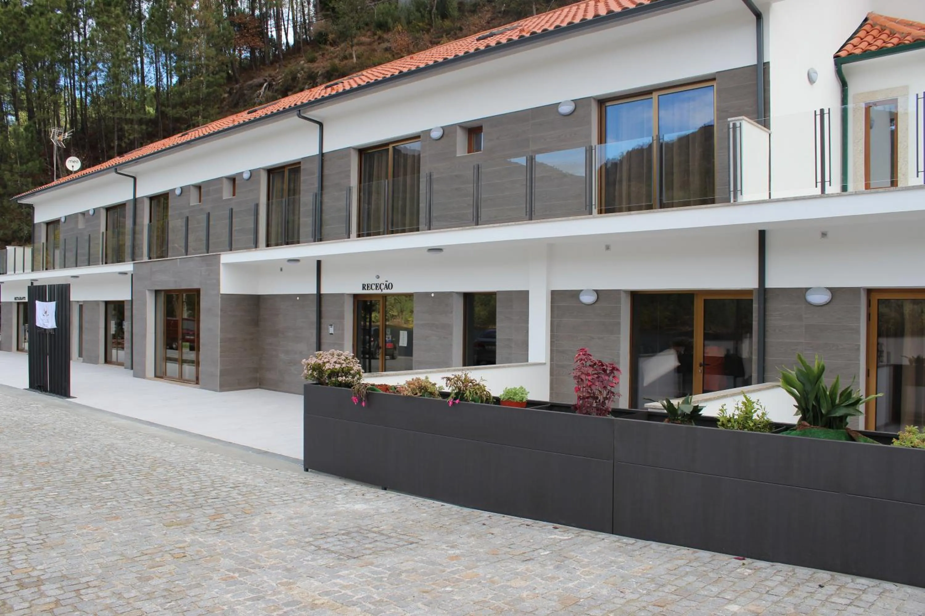 Facade/entrance in Beleza Serra Guide Hotel