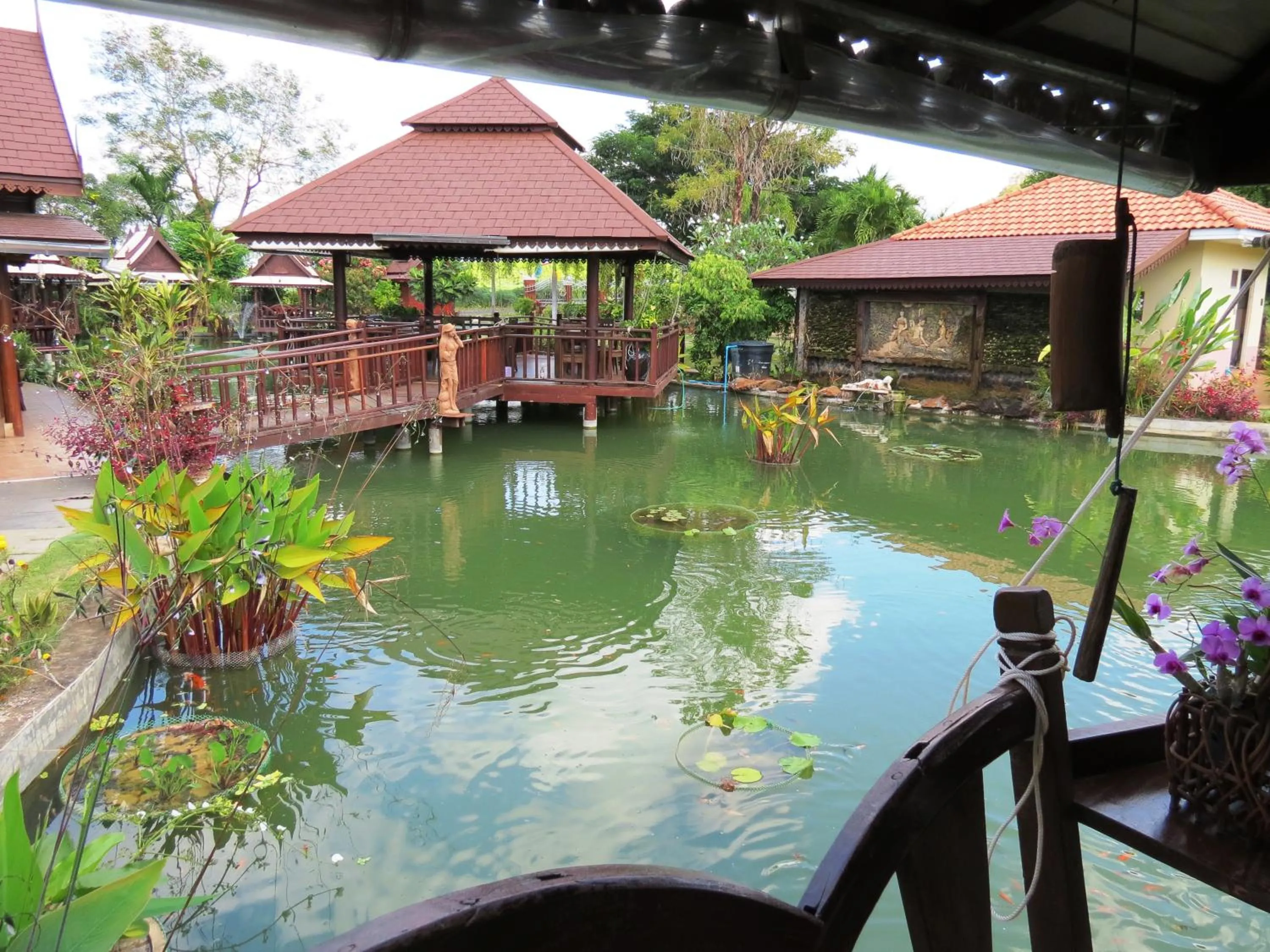 Property building in Pongsin Resort