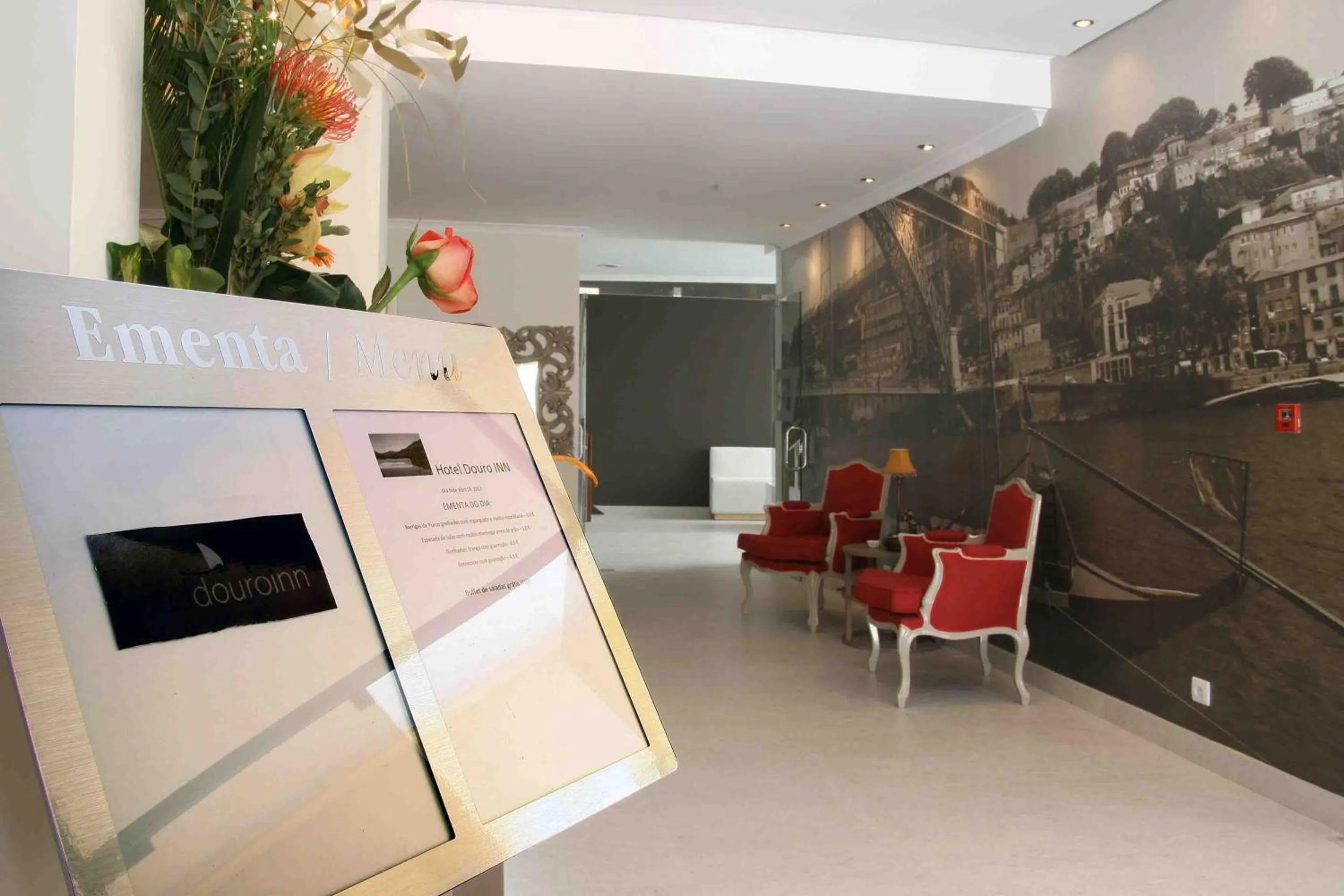 Lobby or reception in Hotel Douro Inn