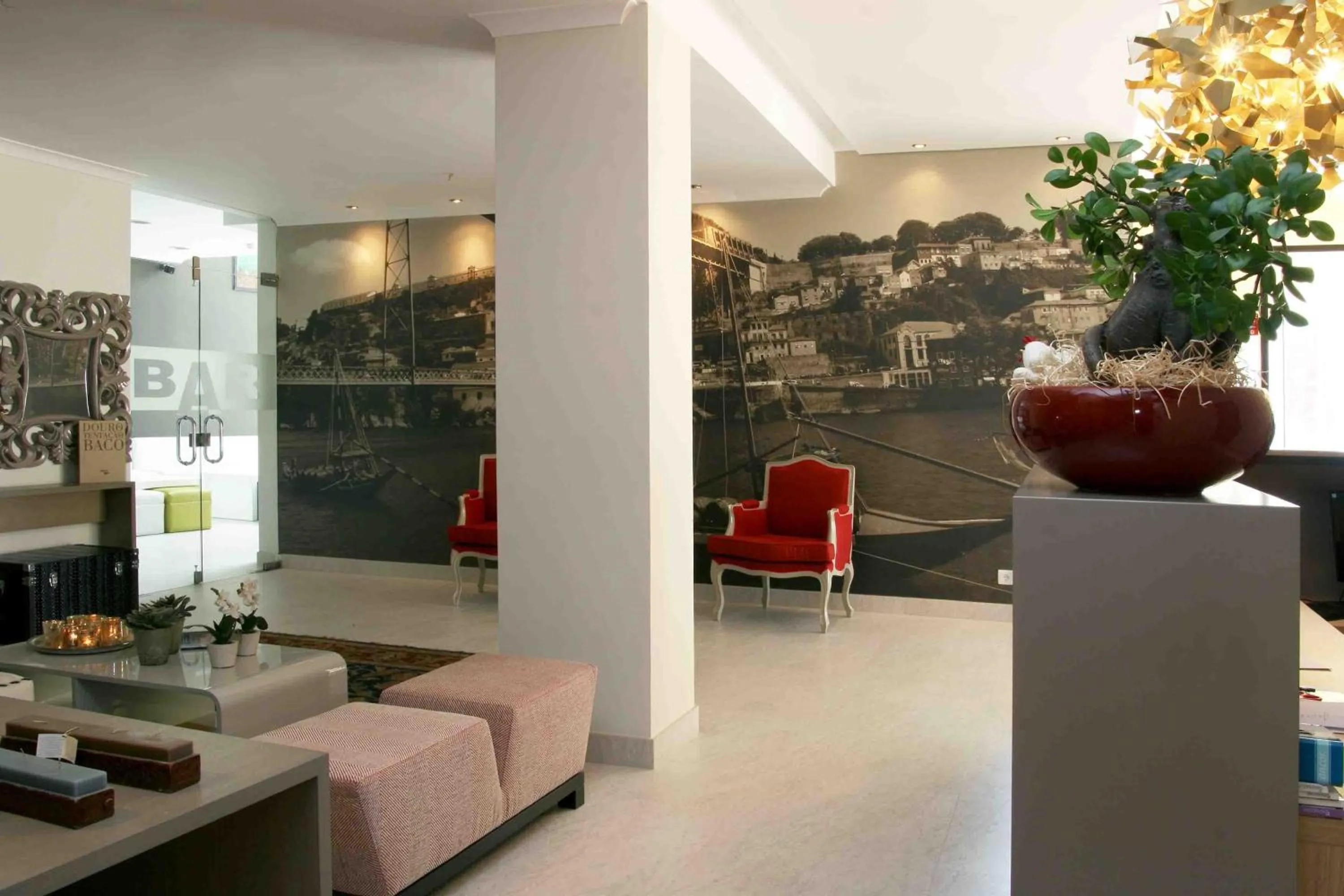Lobby or reception in Hotel Douro Inn