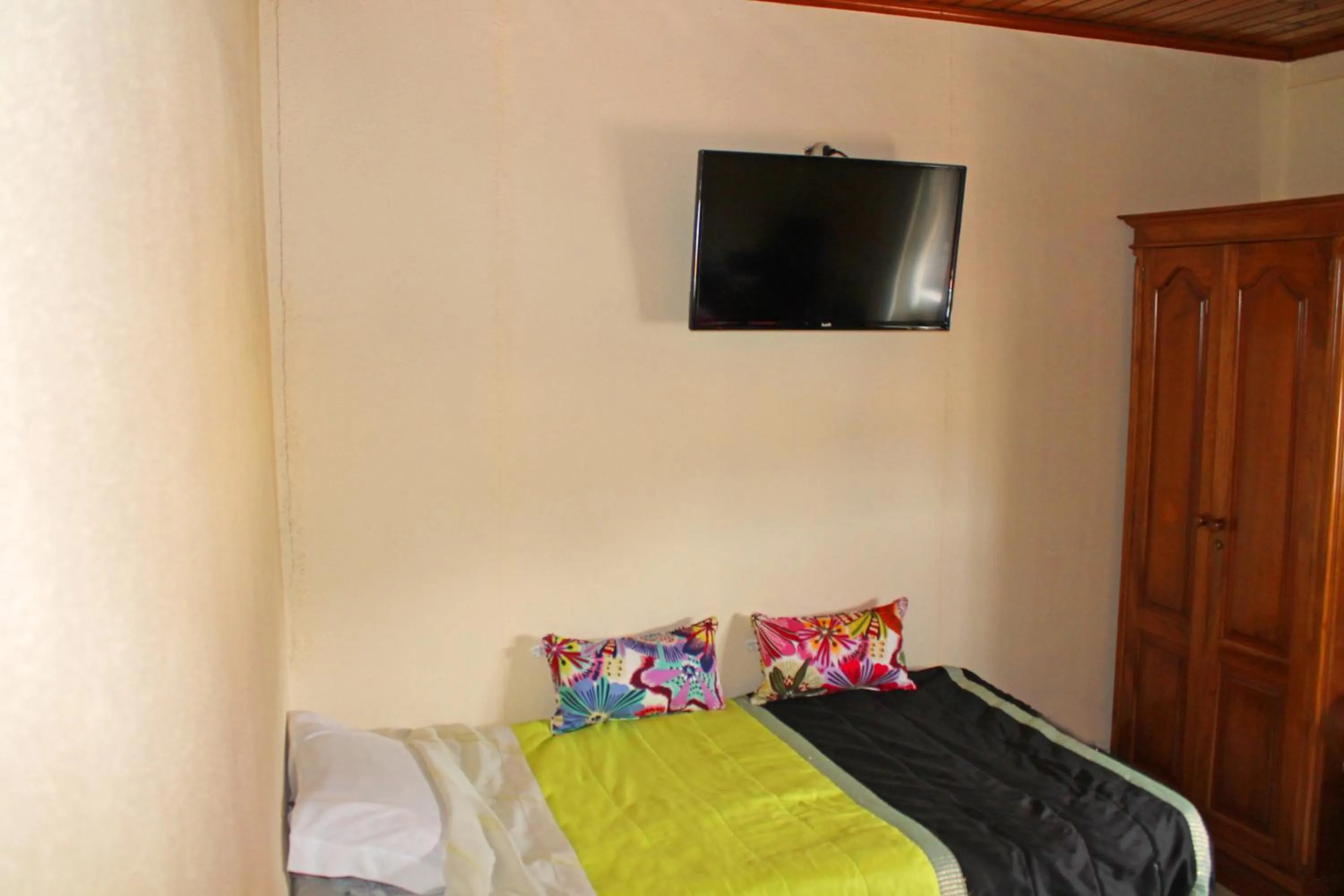 TV and multimedia, Bed in Residencia Vale Formoso