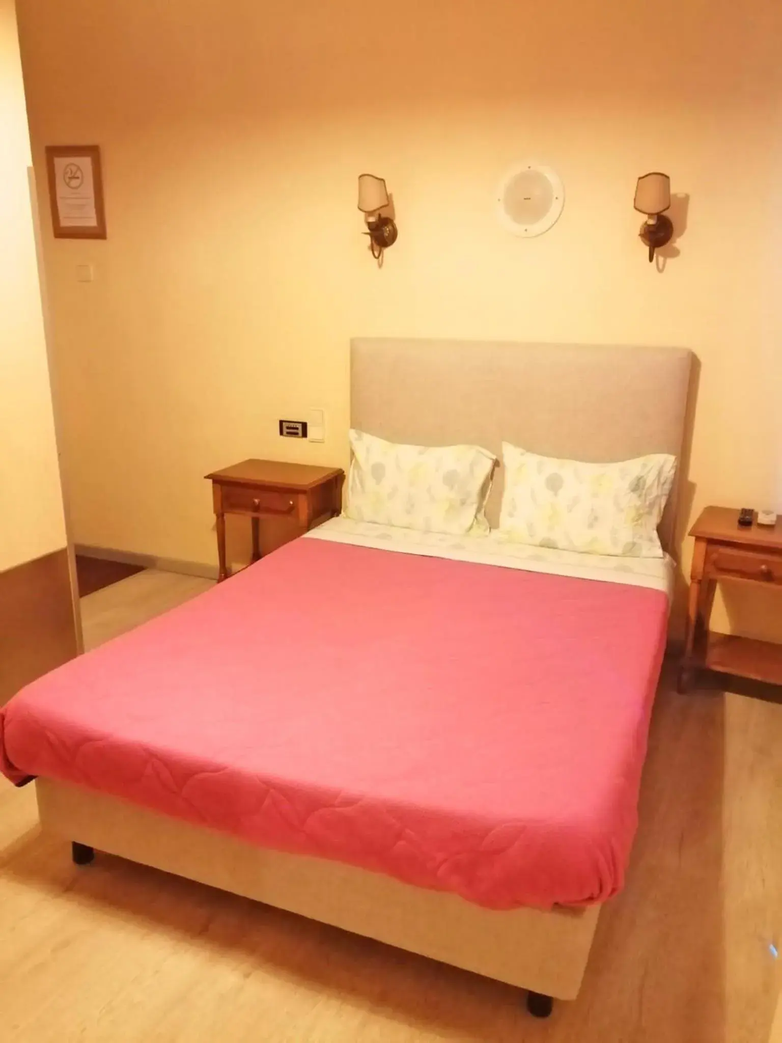 Double Room in Residencia Vale Formoso Double Room in Residencia Vale Formoso