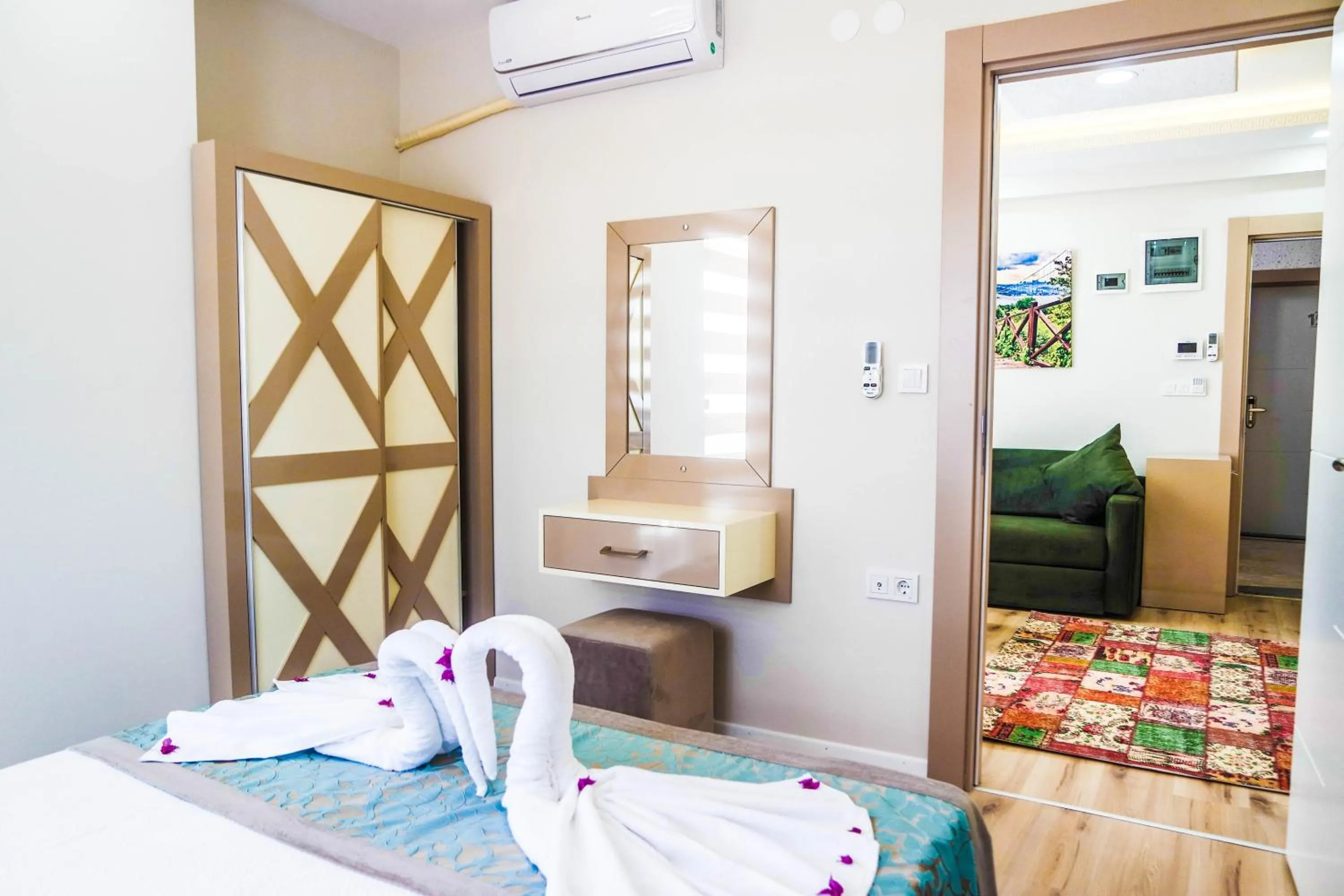 Decorative detail, Bed in Ale Apartments Hotel