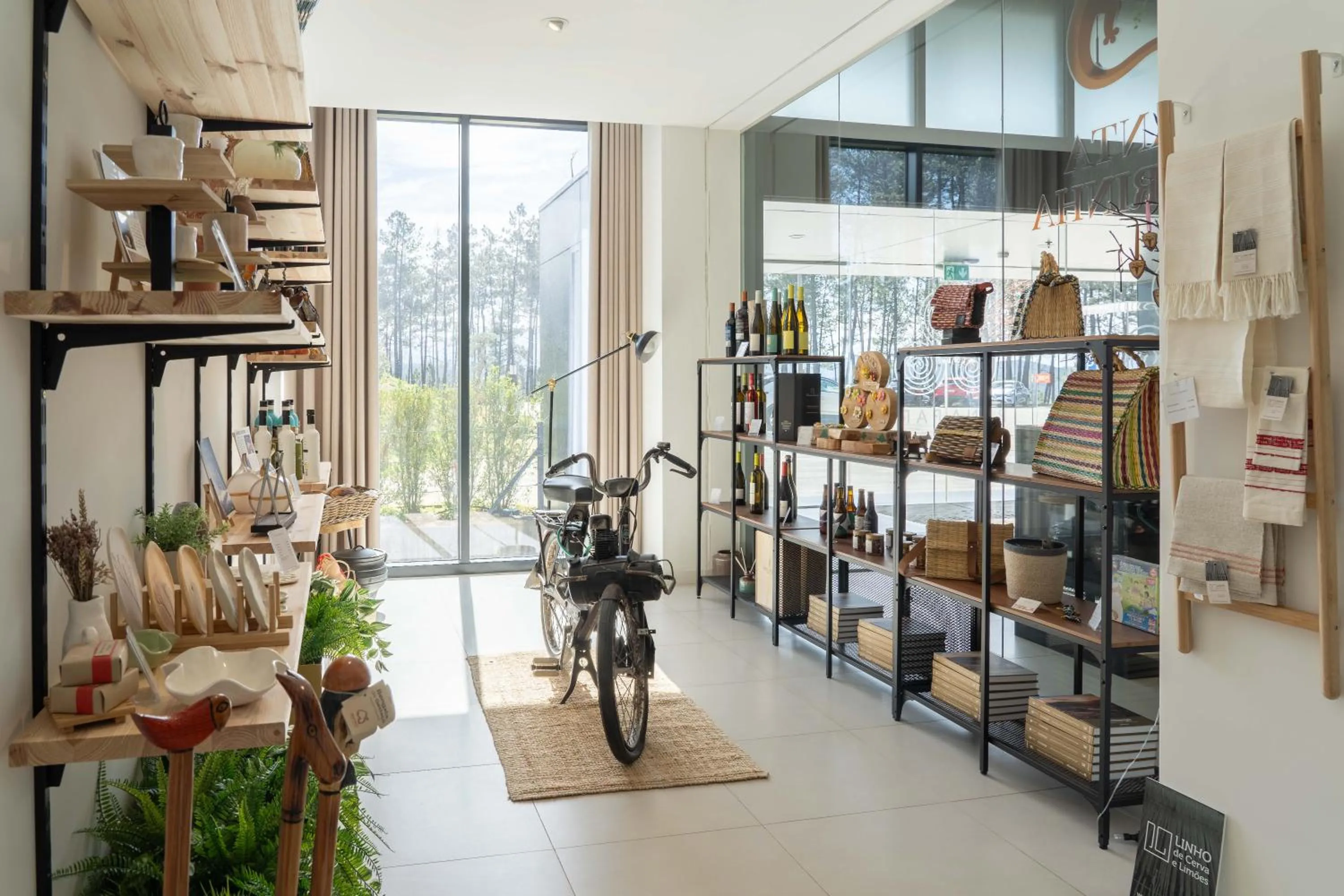 On-site shops in Pena Park Hotel