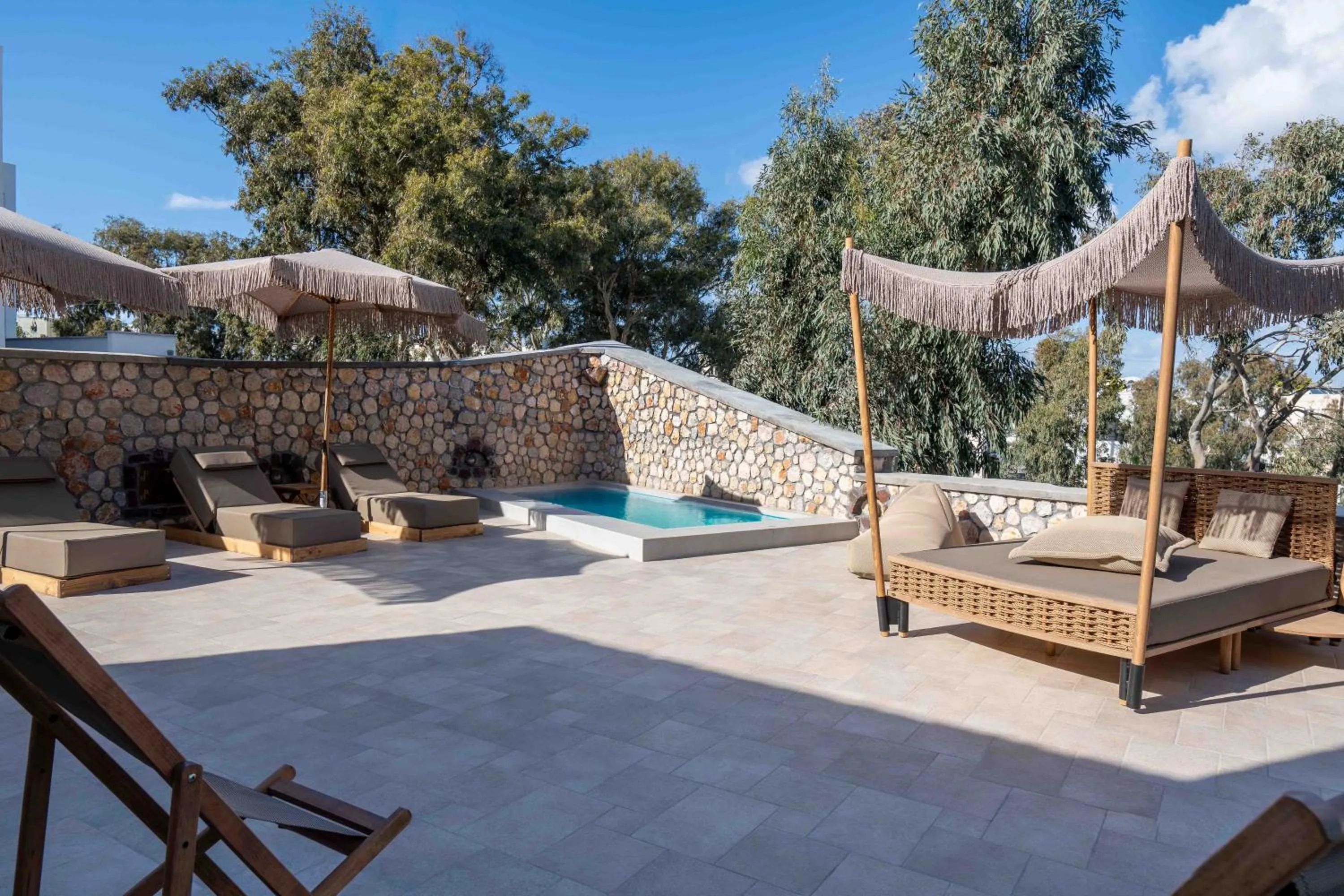 Pithos Apartments