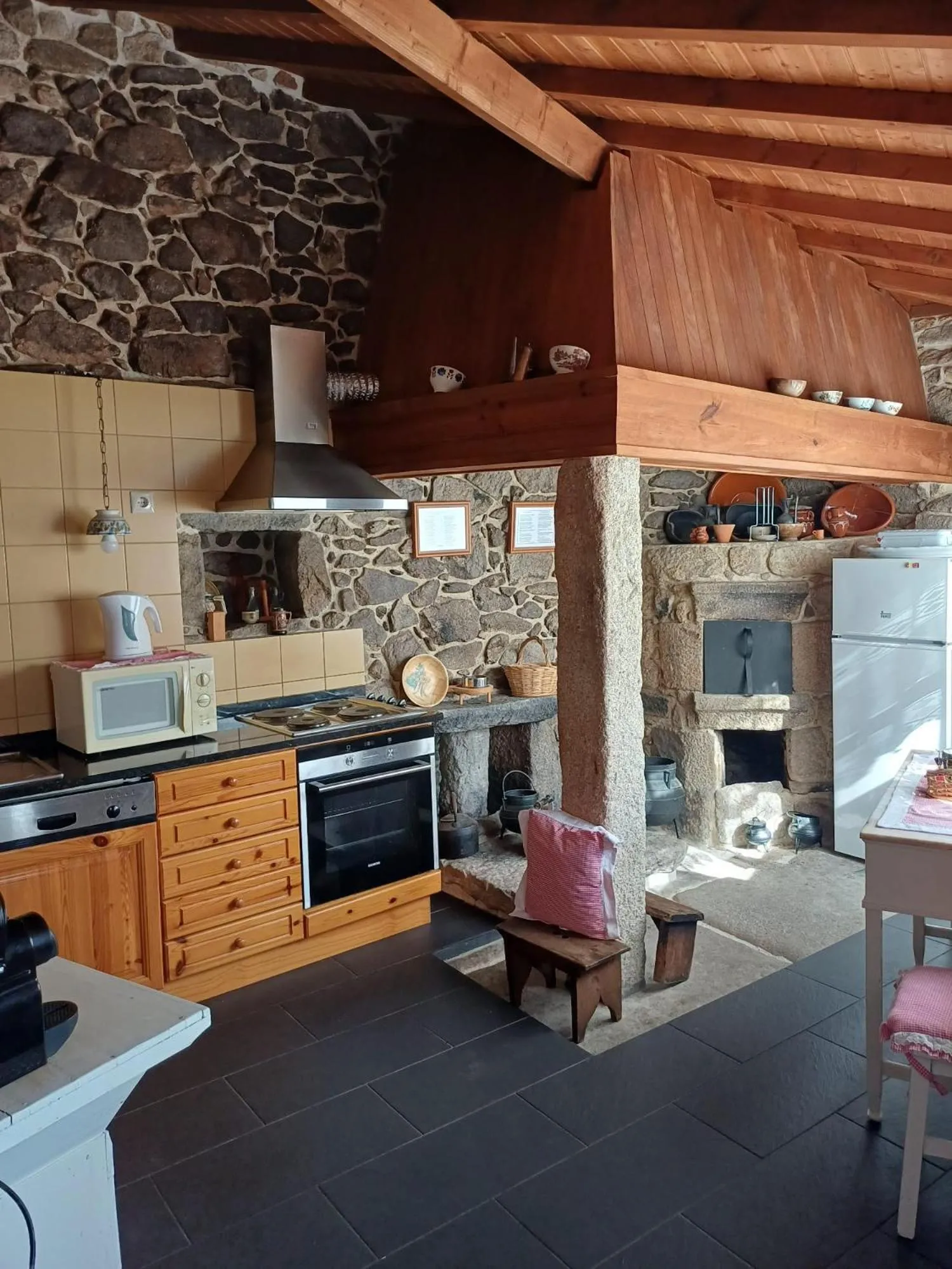 kitchen in Outros tempos Turismo de Aldeia