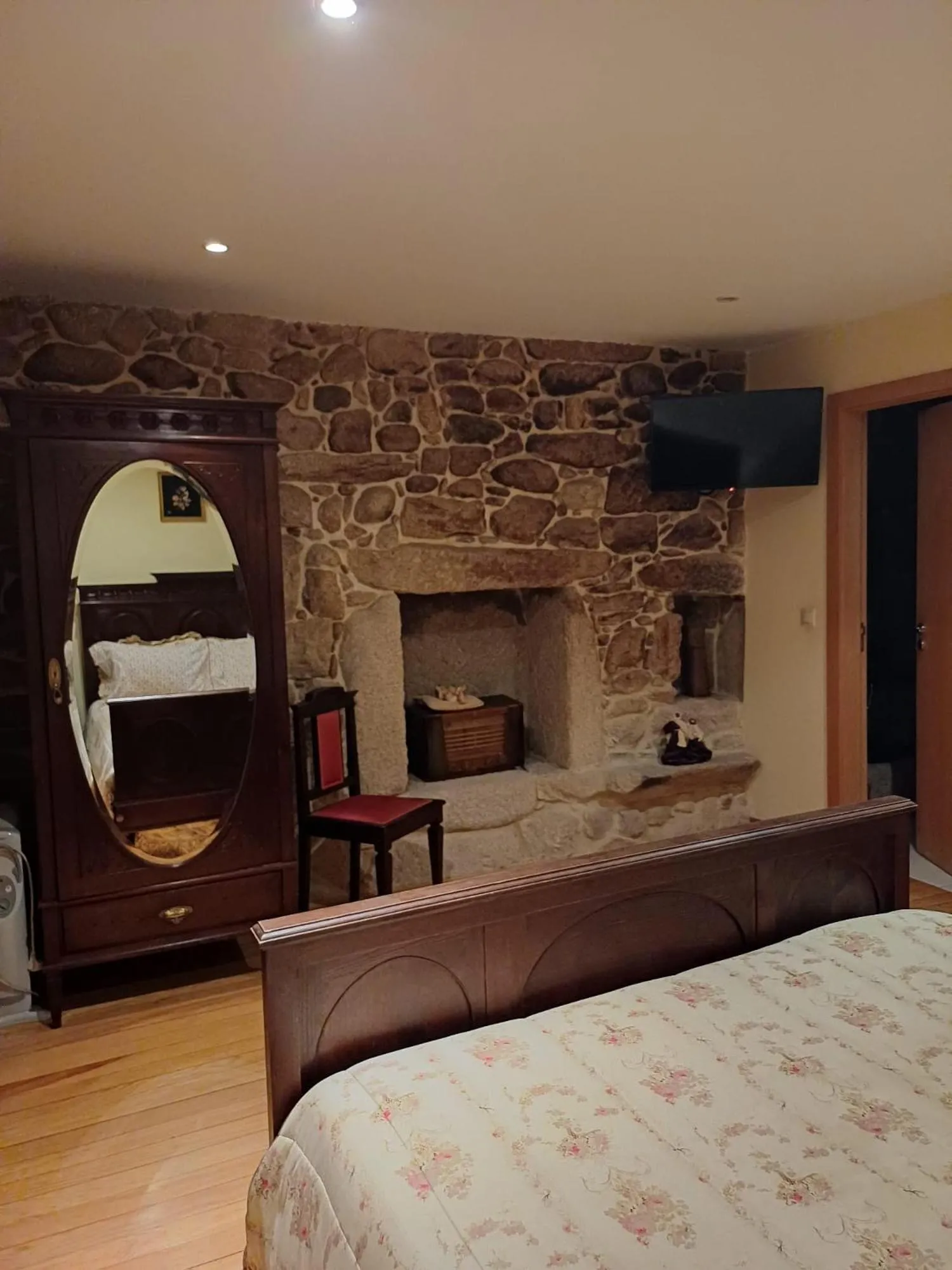 Bedroom, Bed in Outros tempos Turismo de Aldeia
