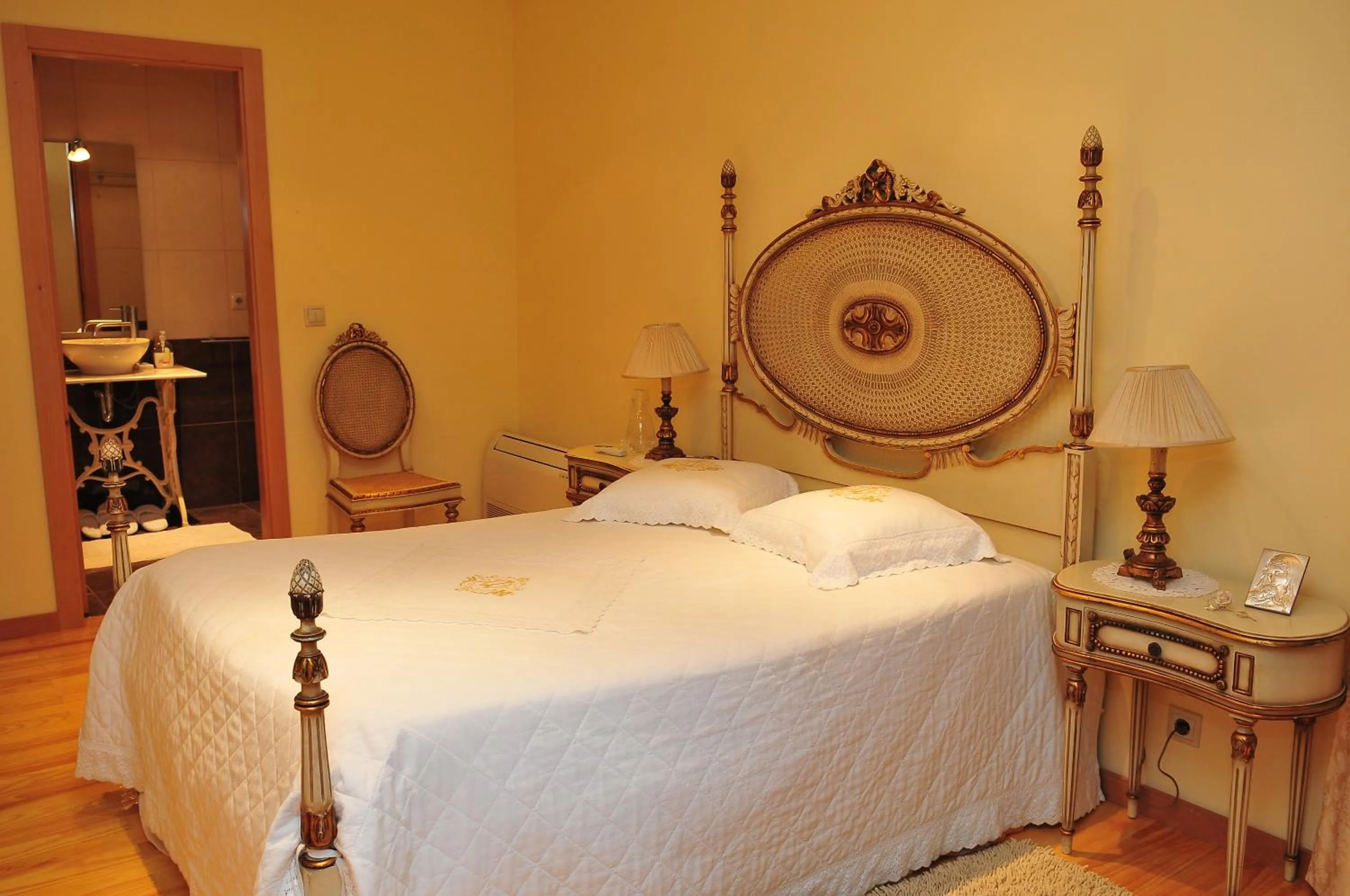 Bedroom, Bed in Outros tempos Turismo de Aldeia