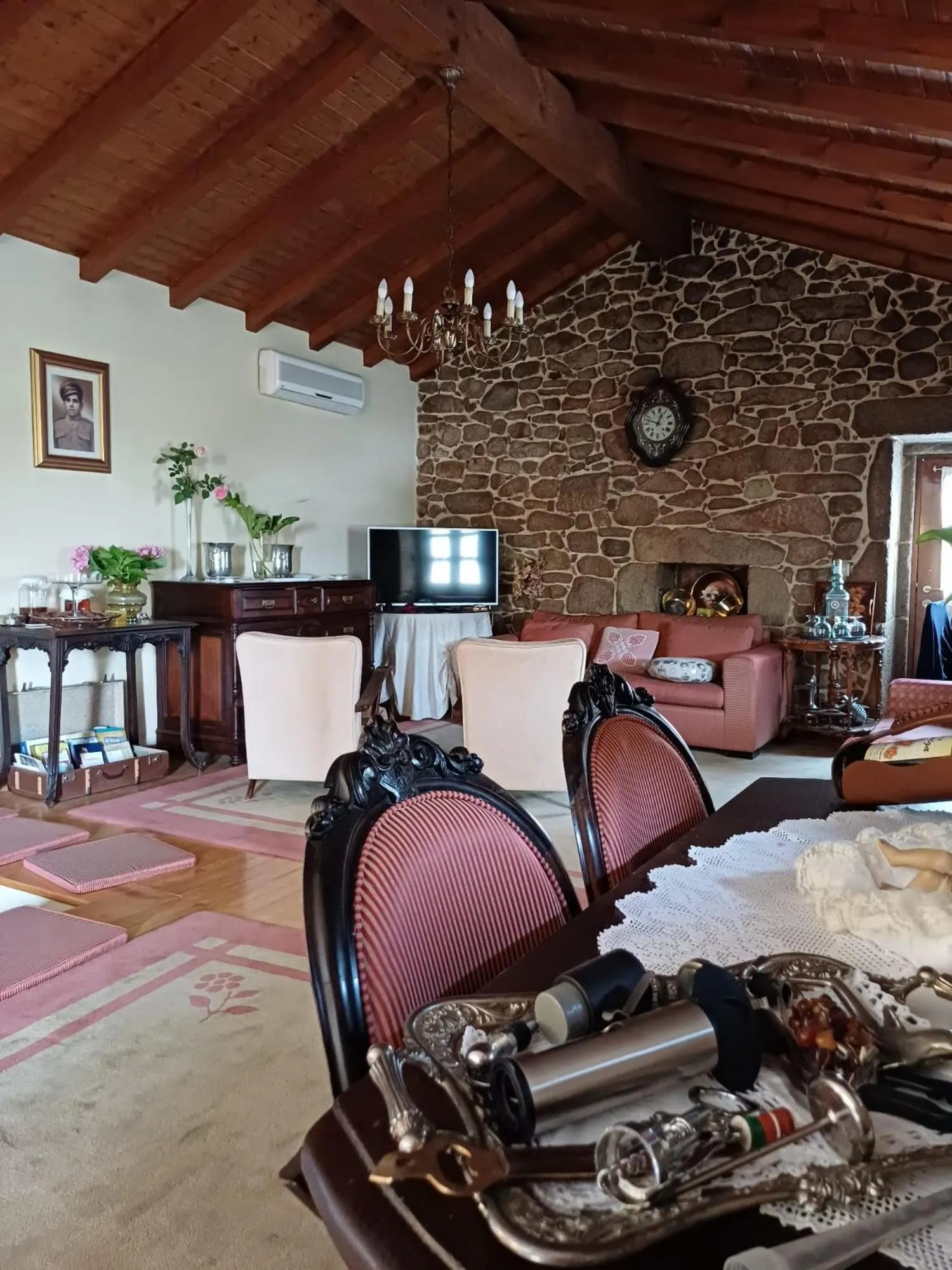 Communal lounge/ TV room in Outros tempos Turismo de Aldeia