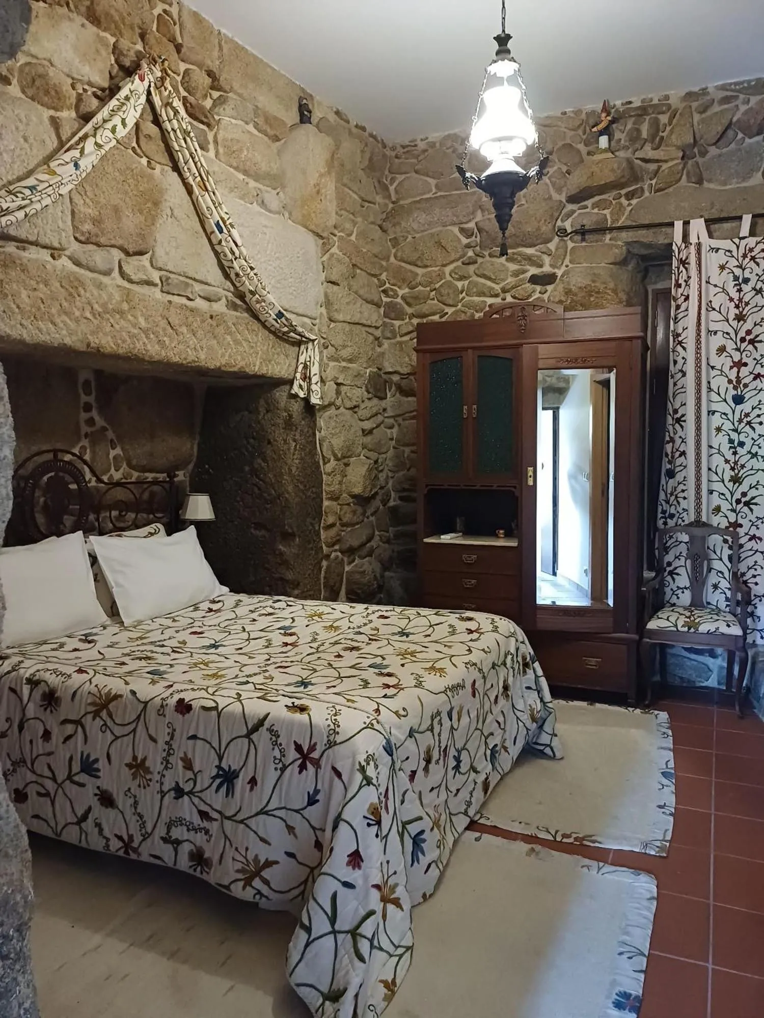 Bedroom, Bed in Outros tempos Turismo de Aldeia