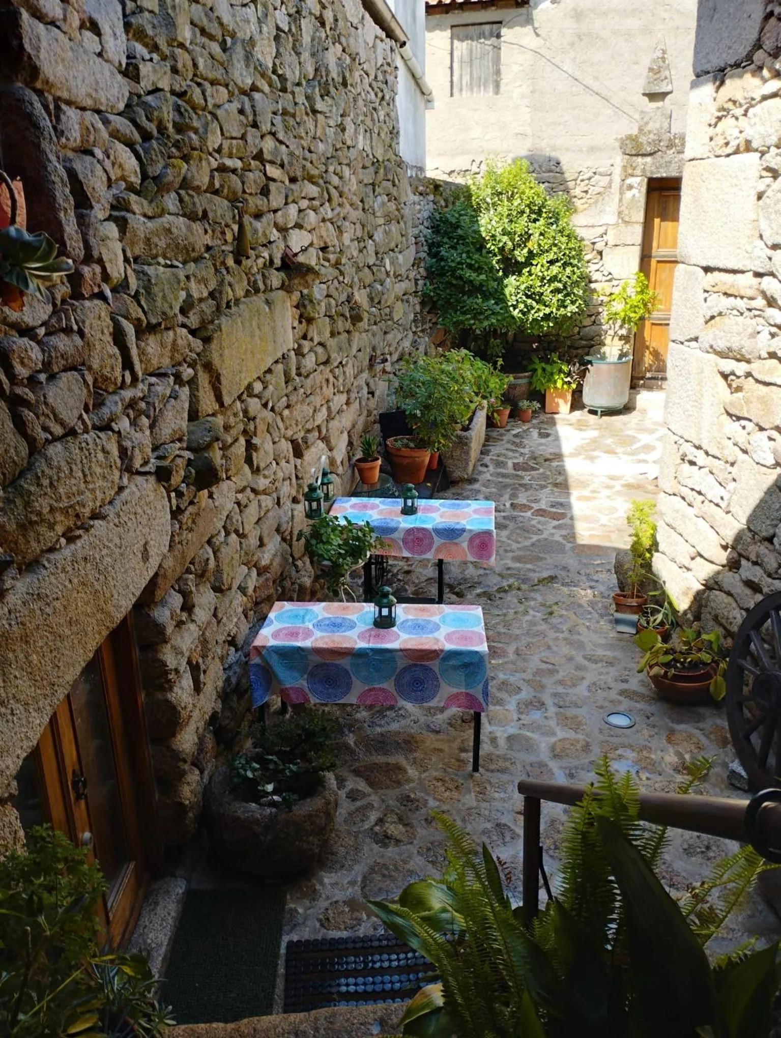 Inner courtyard view in Outros tempos Turismo de Aldeia