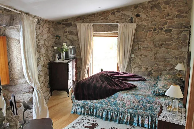 Bedroom, Bed in Outros tempos Turismo de Aldeia