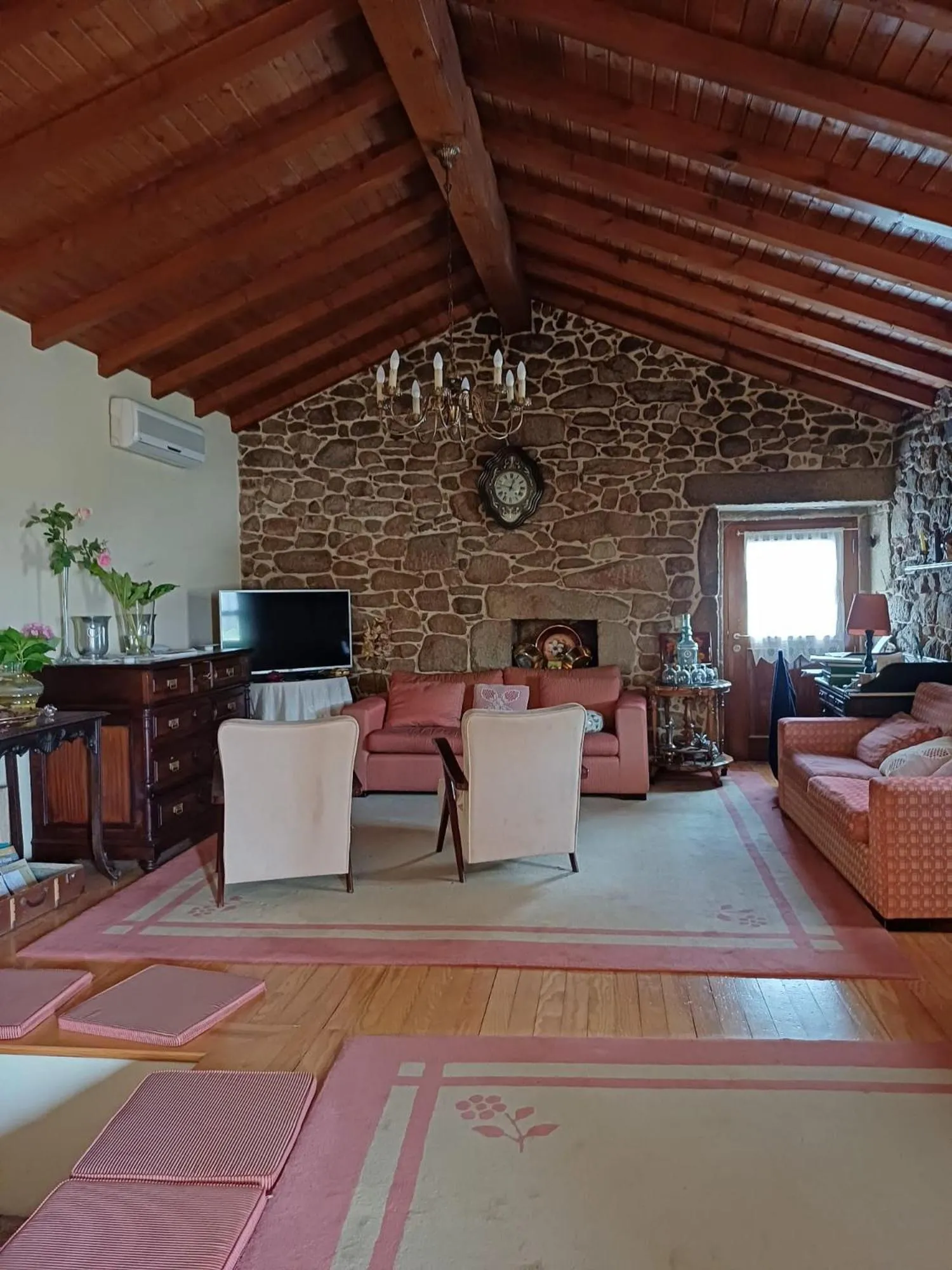 Communal lounge/ TV room in Outros tempos Turismo de Aldeia