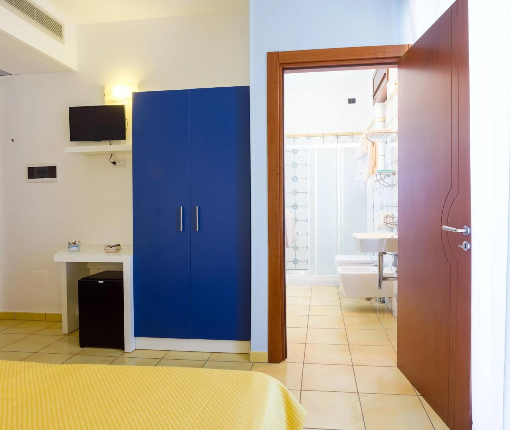 Bathroom, Bed in Gigli Hotel Salento