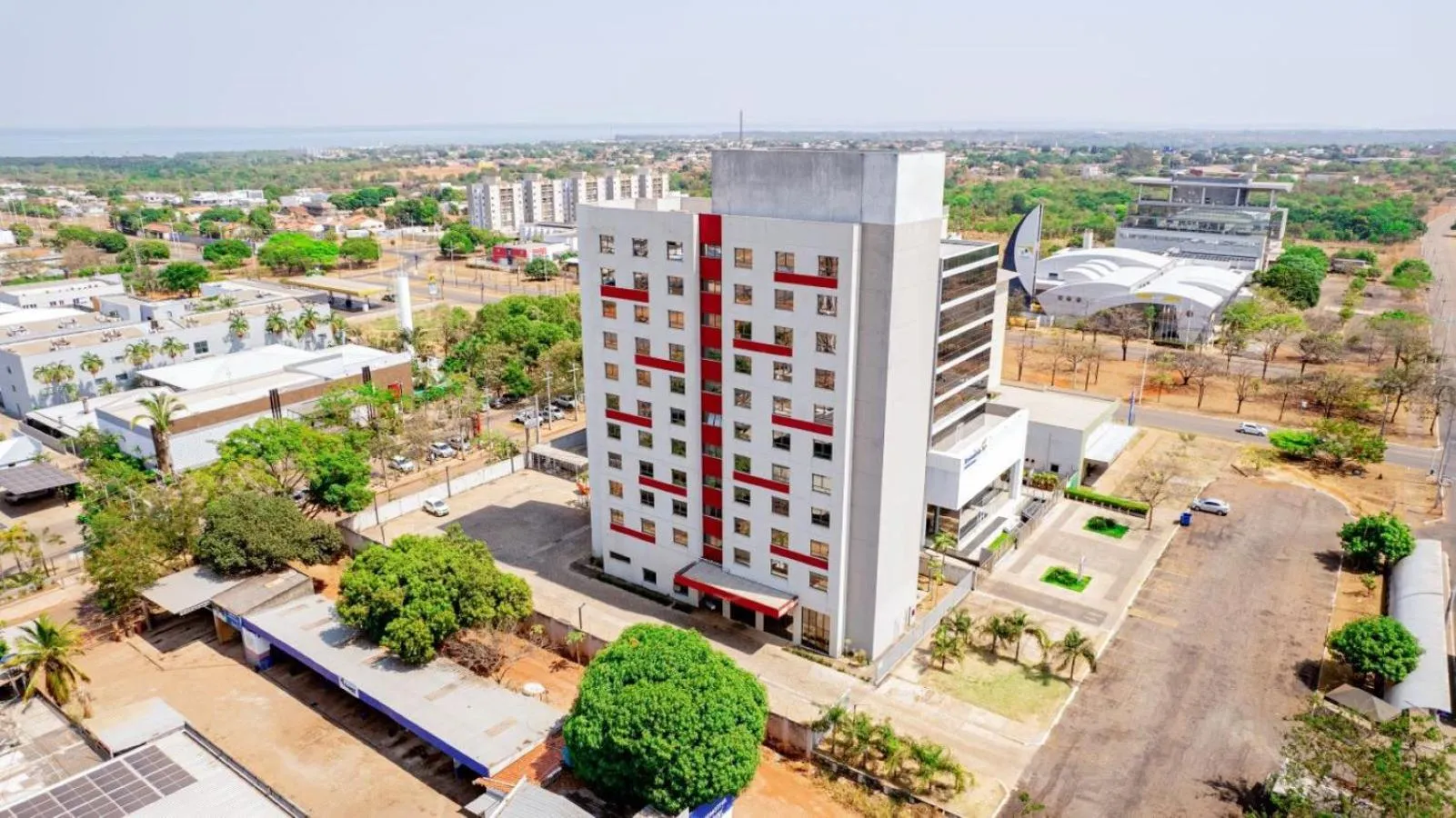 Property building in Nacional Inn Palmas