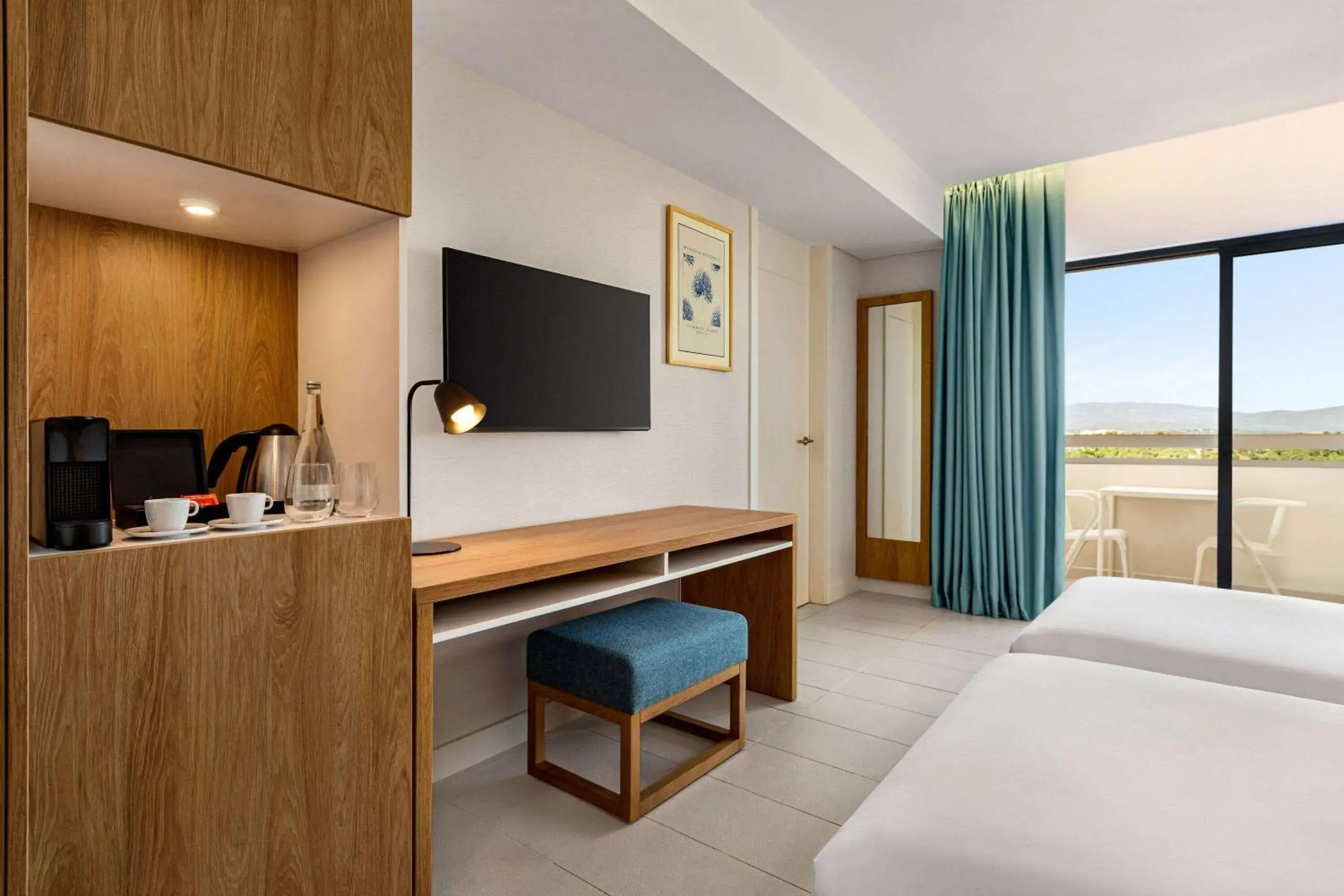 TV and multimedia, Bed in Wyndham Residences Alvor Beach TV and multimedia, Bed in Wyndham Residences Alvor Beach