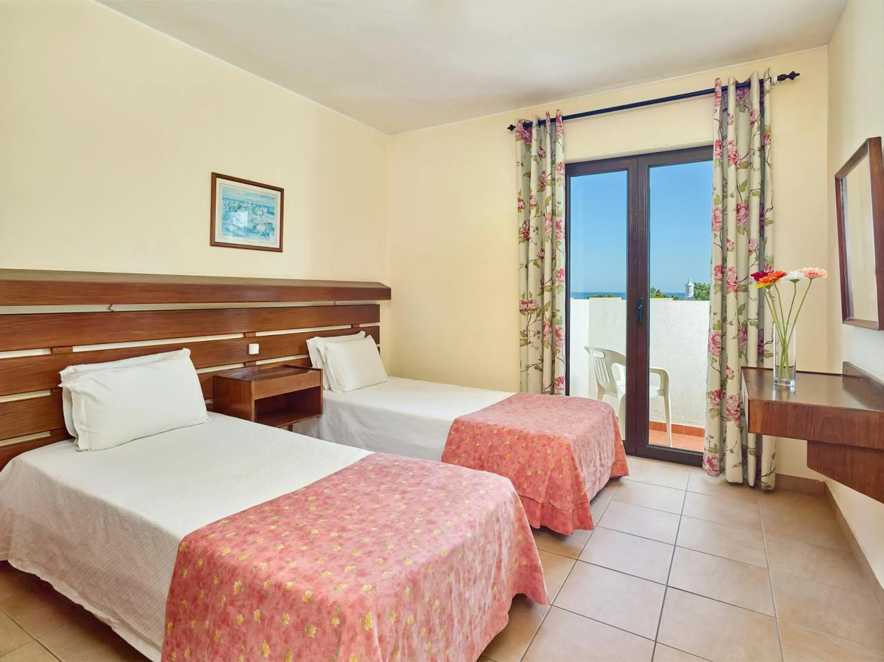 Bed in Cheerfulway Ouravista Apartamentos Bed in Cheerfulway Ouravista Apartamentos