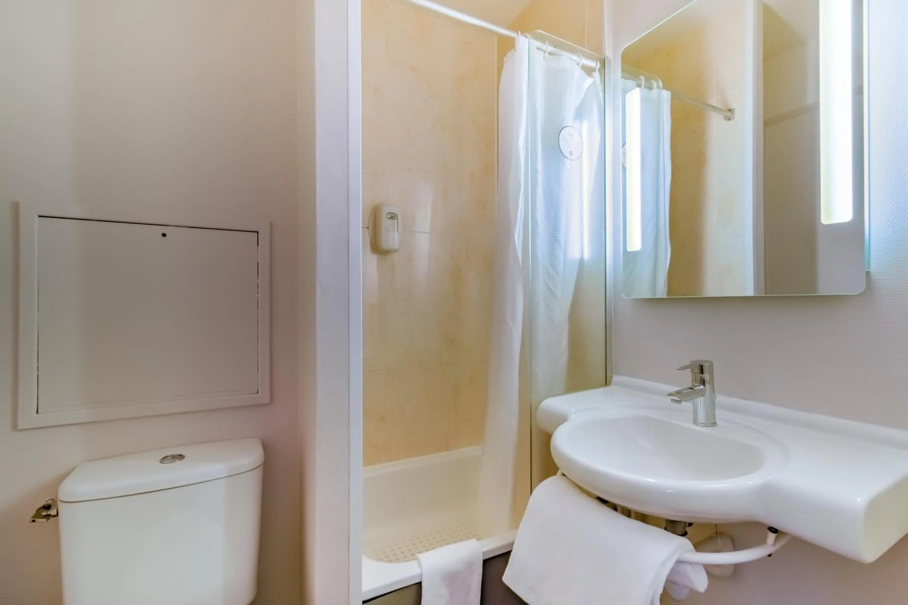 Bathroom in B&B HOTEL Marseille La Valentine