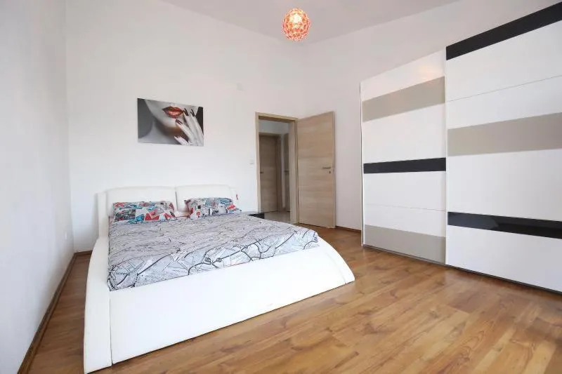 Bedroom, Bed in Gale Vila