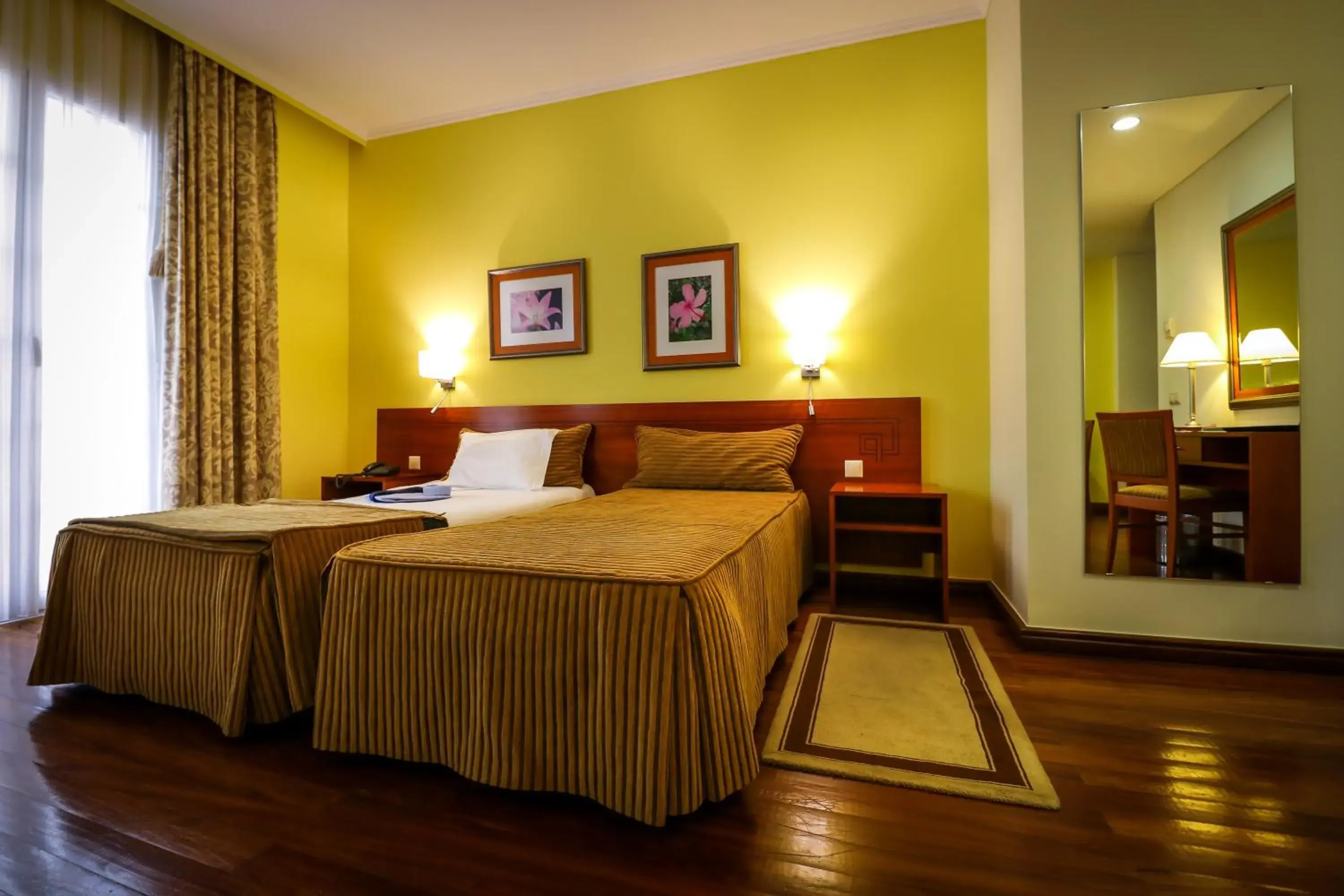 Bedroom, Bed in Hotel Camoes Bedroom, Bed in Hotel Camoes