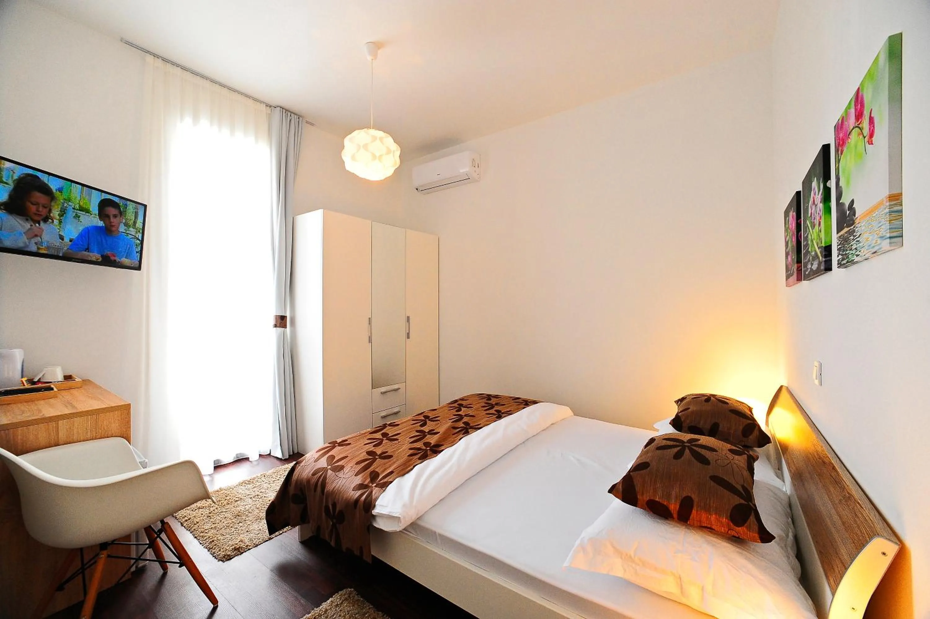 Bedroom, Bed in Valenti rooms