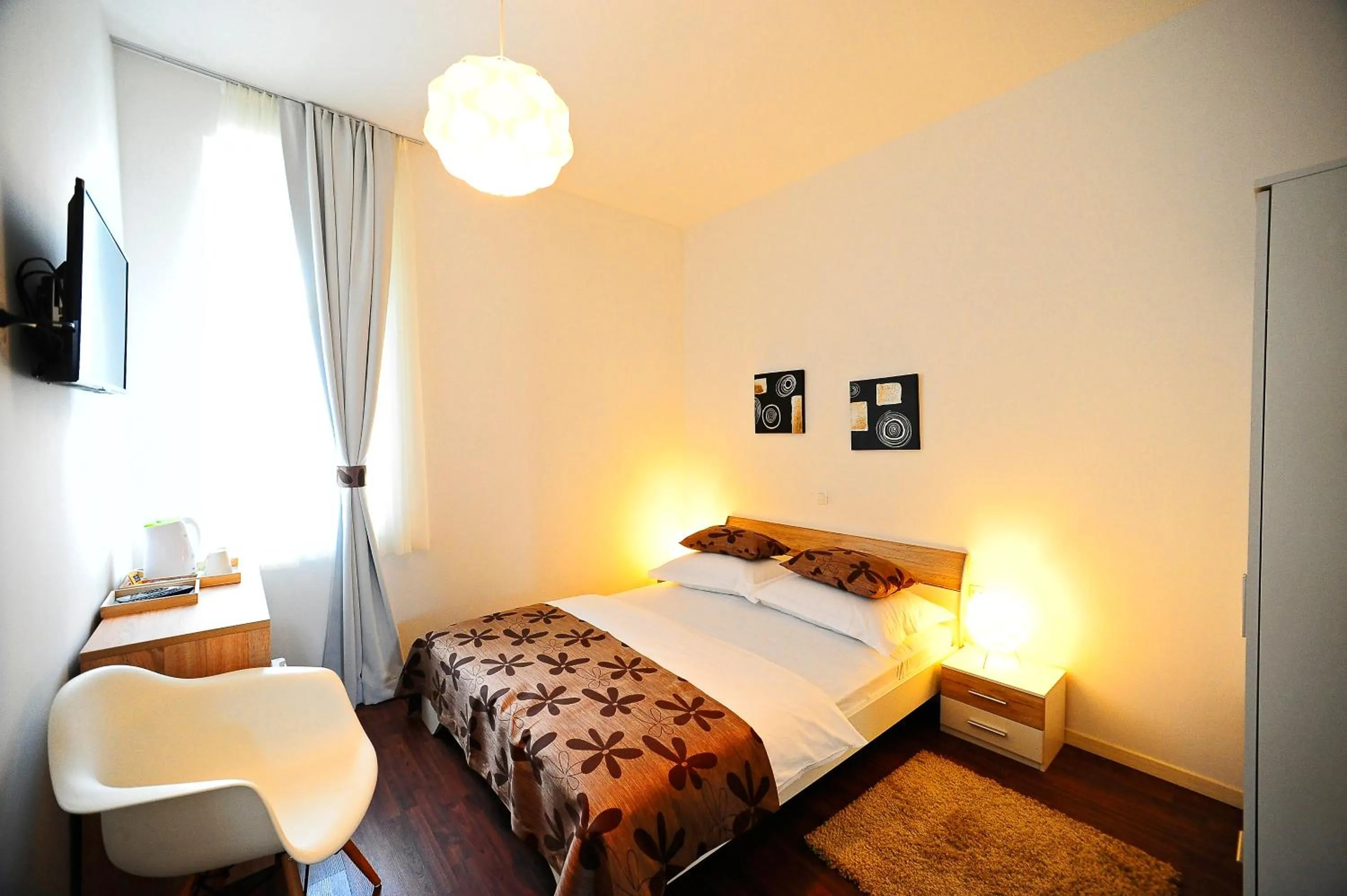 Bedroom, Bed in Valenti rooms