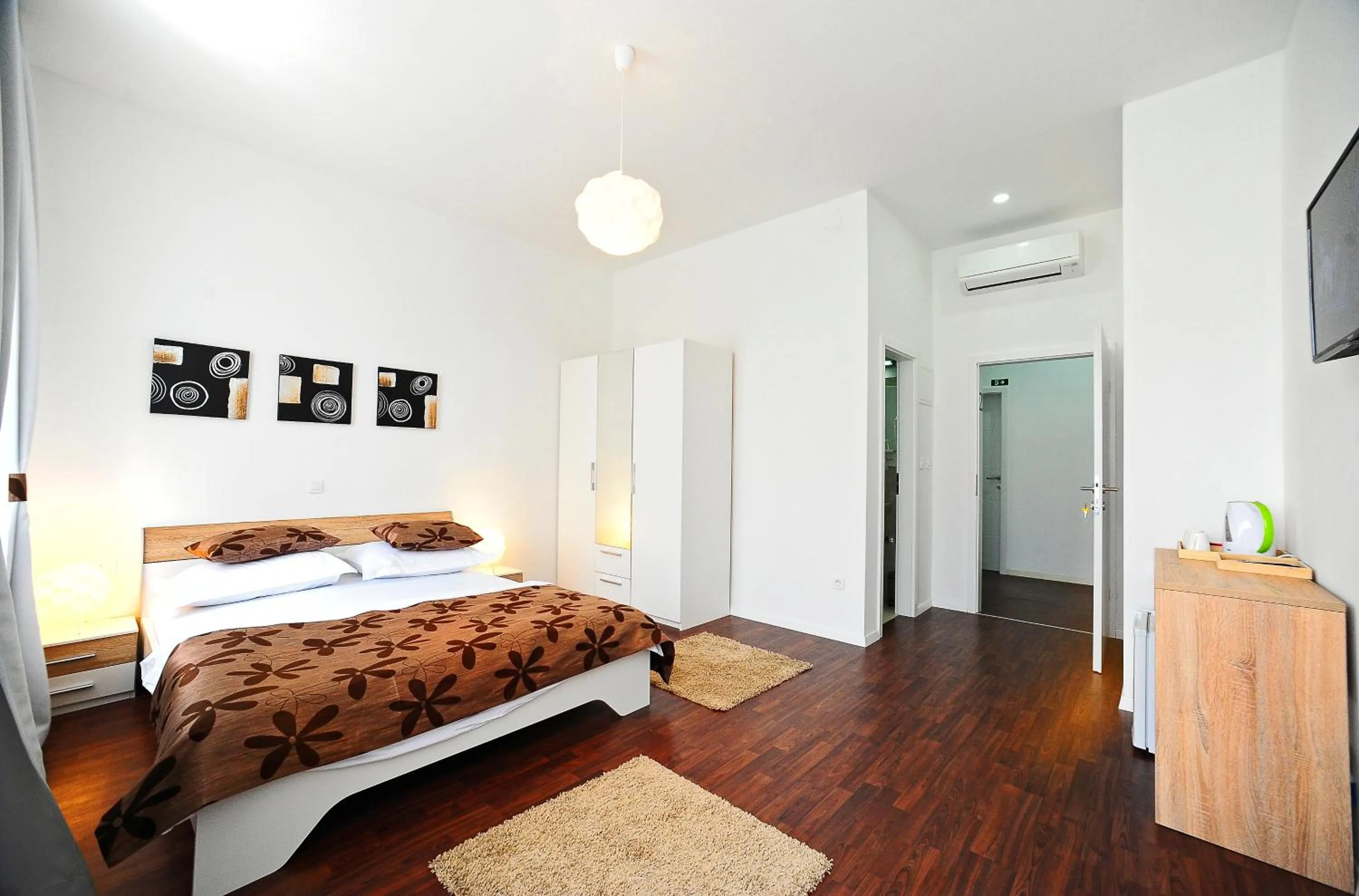 Bedroom, Bed in Valenti rooms