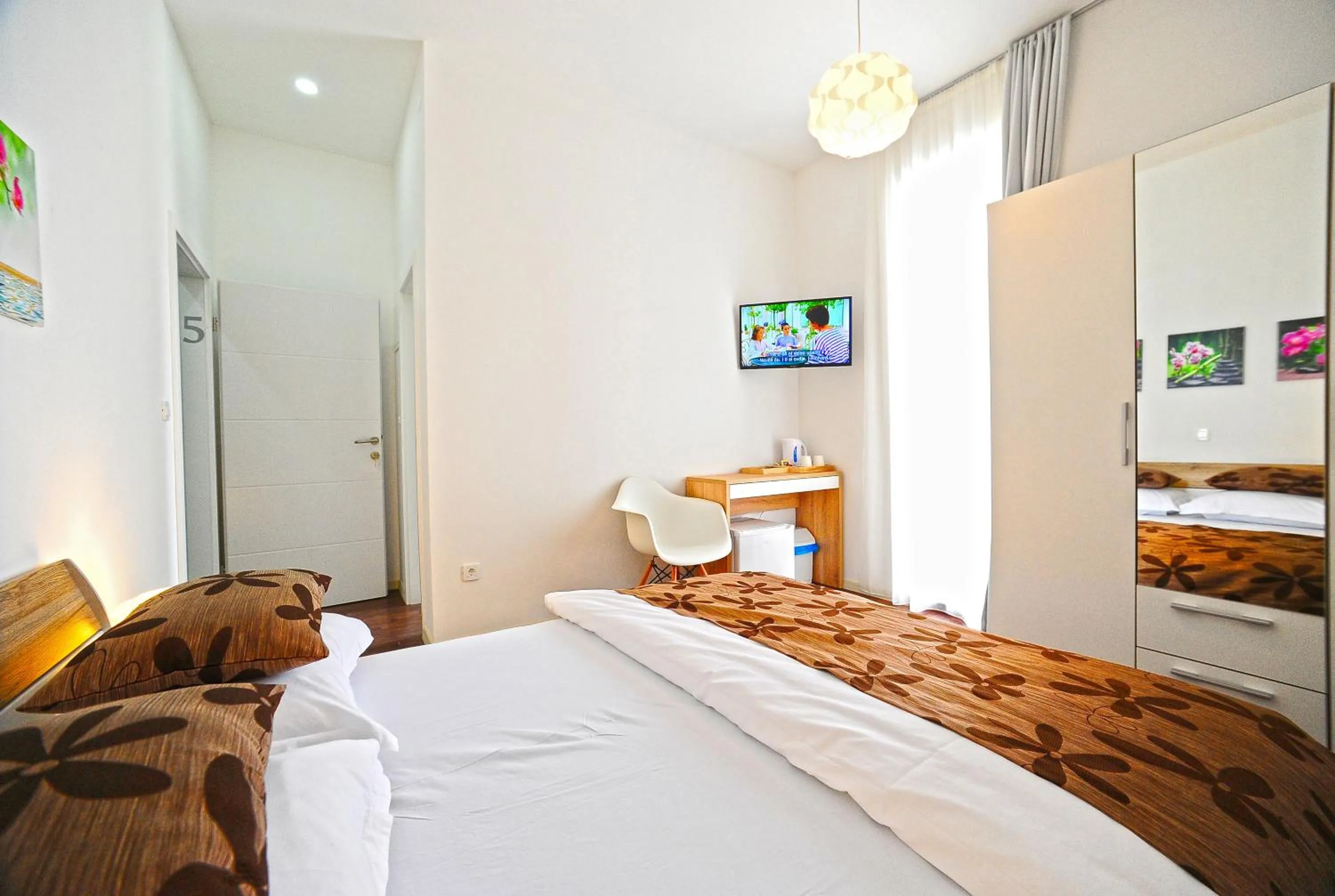 Bedroom, Bed in Valenti rooms