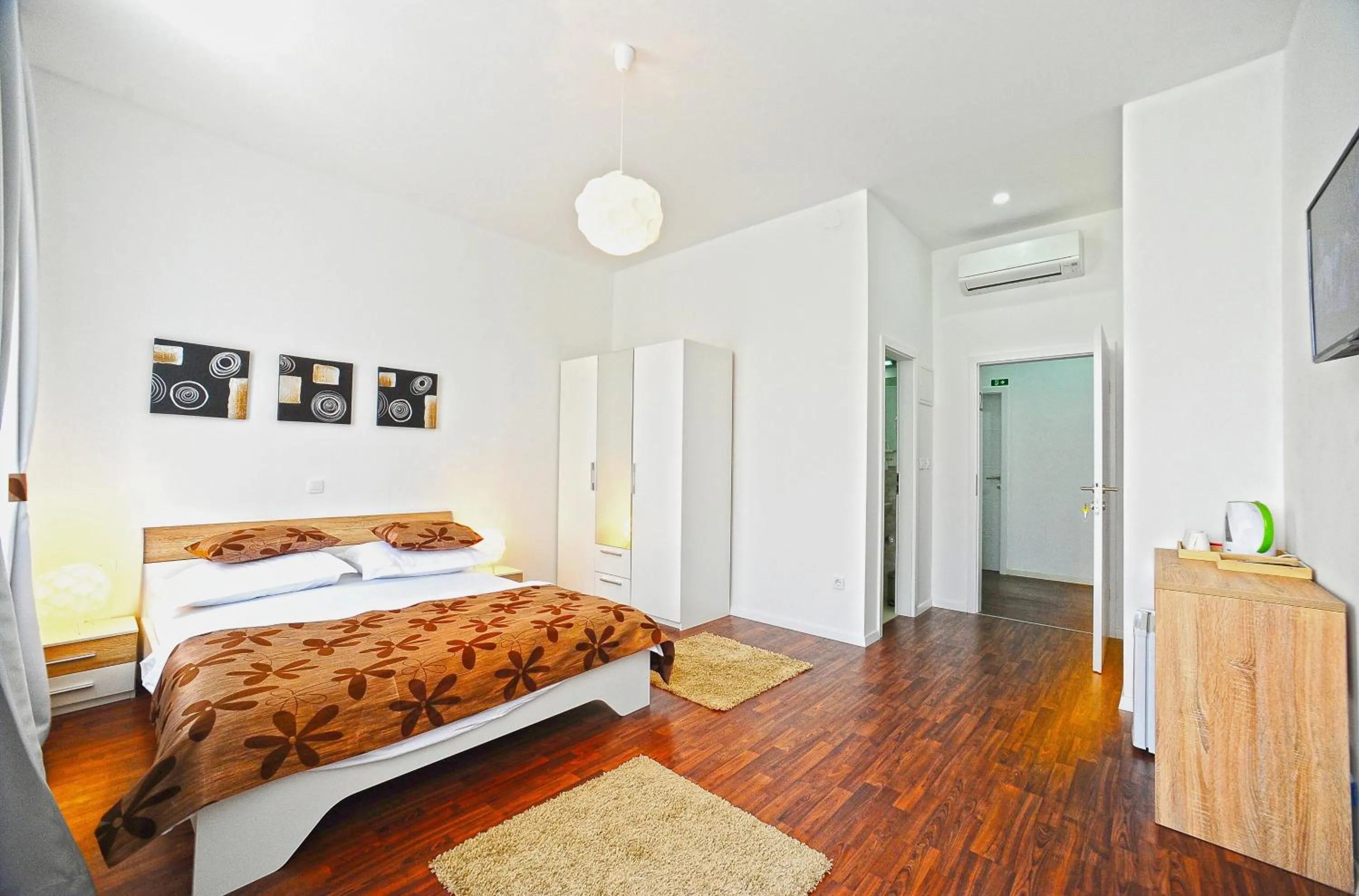 Bedroom, Bed in Valenti rooms