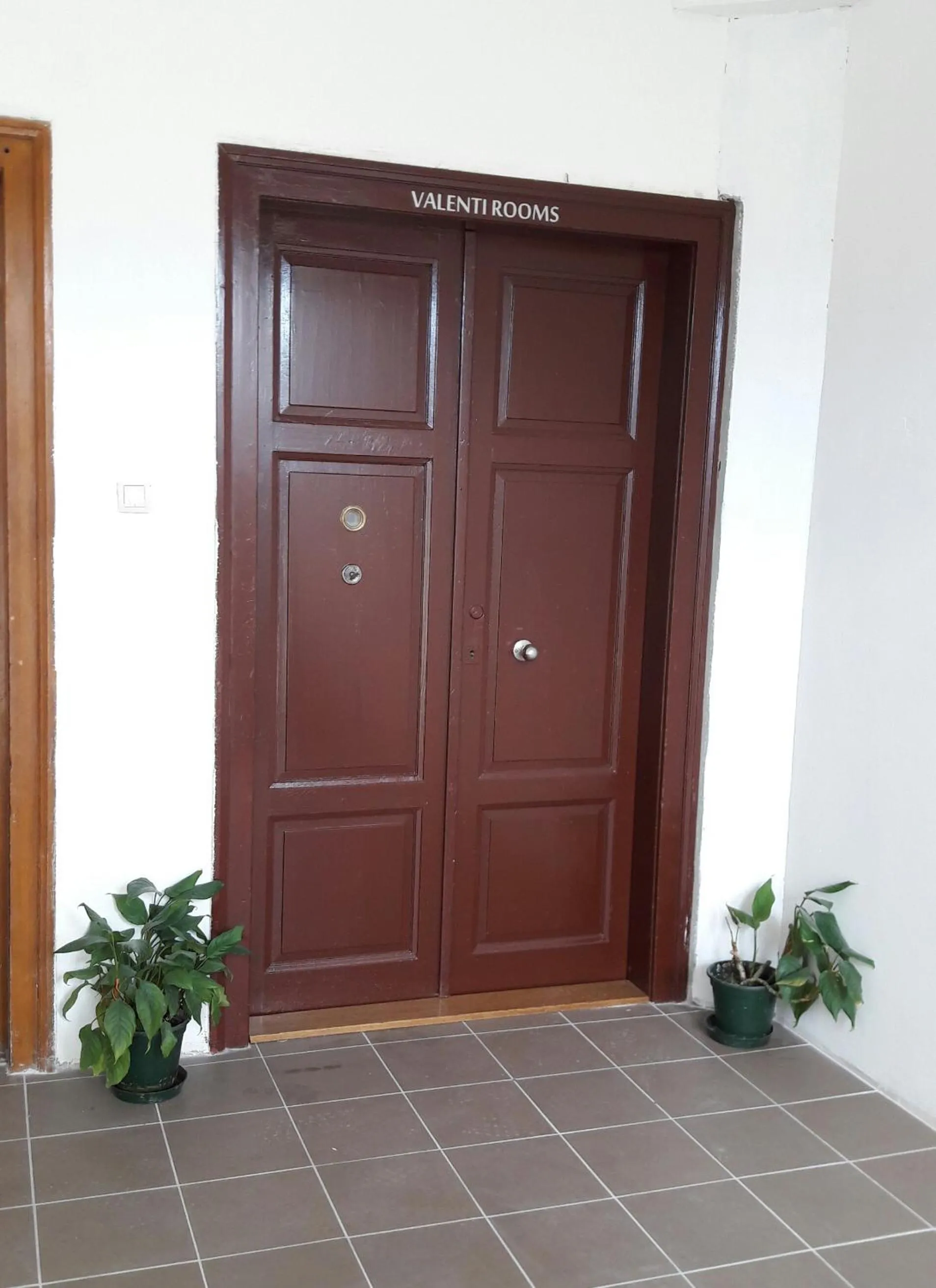 Facade/entrance in Valenti rooms