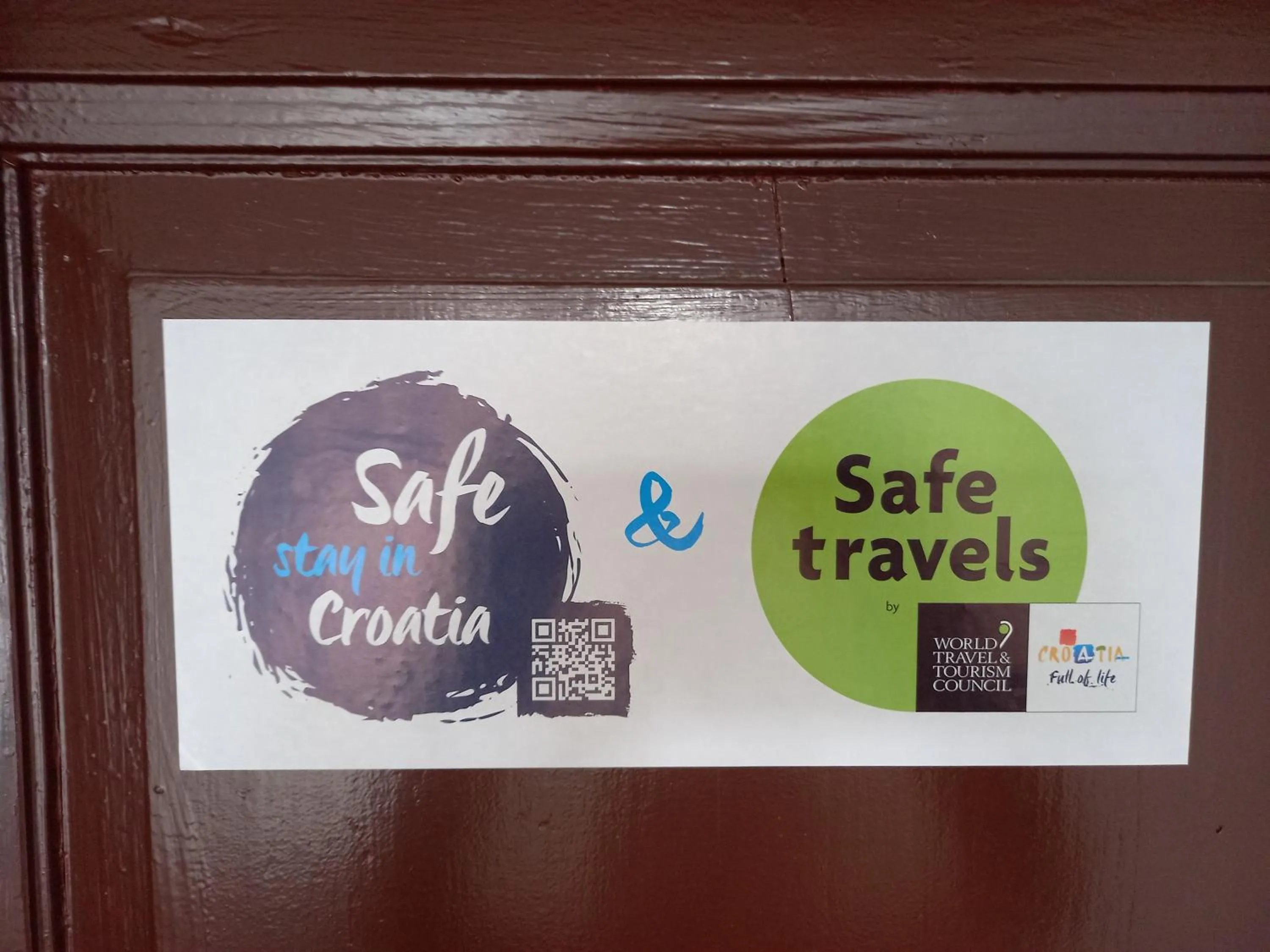 Logo/Certificate/Sign in Valenti rooms