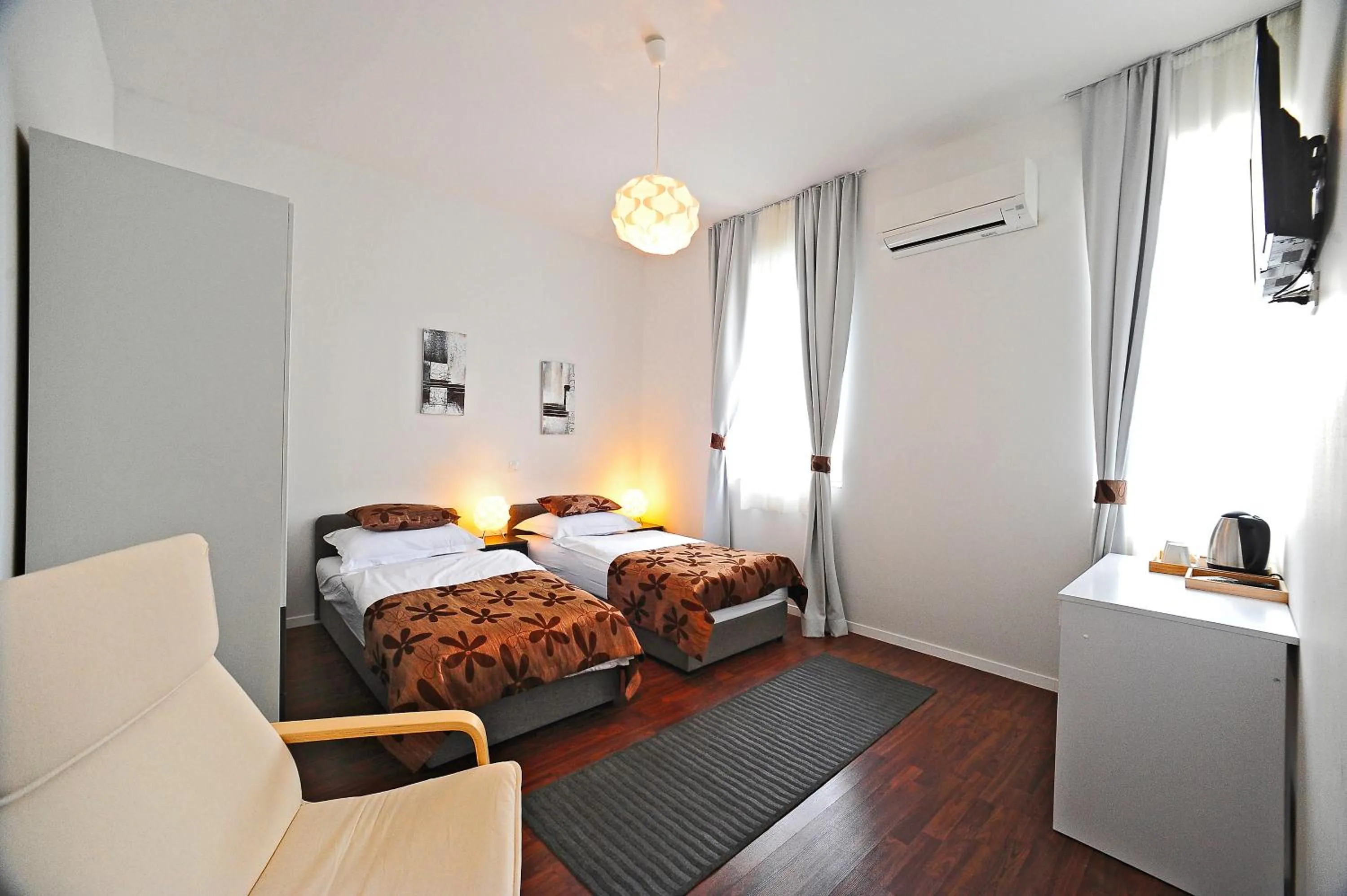 Bedroom, Bed in Valenti rooms