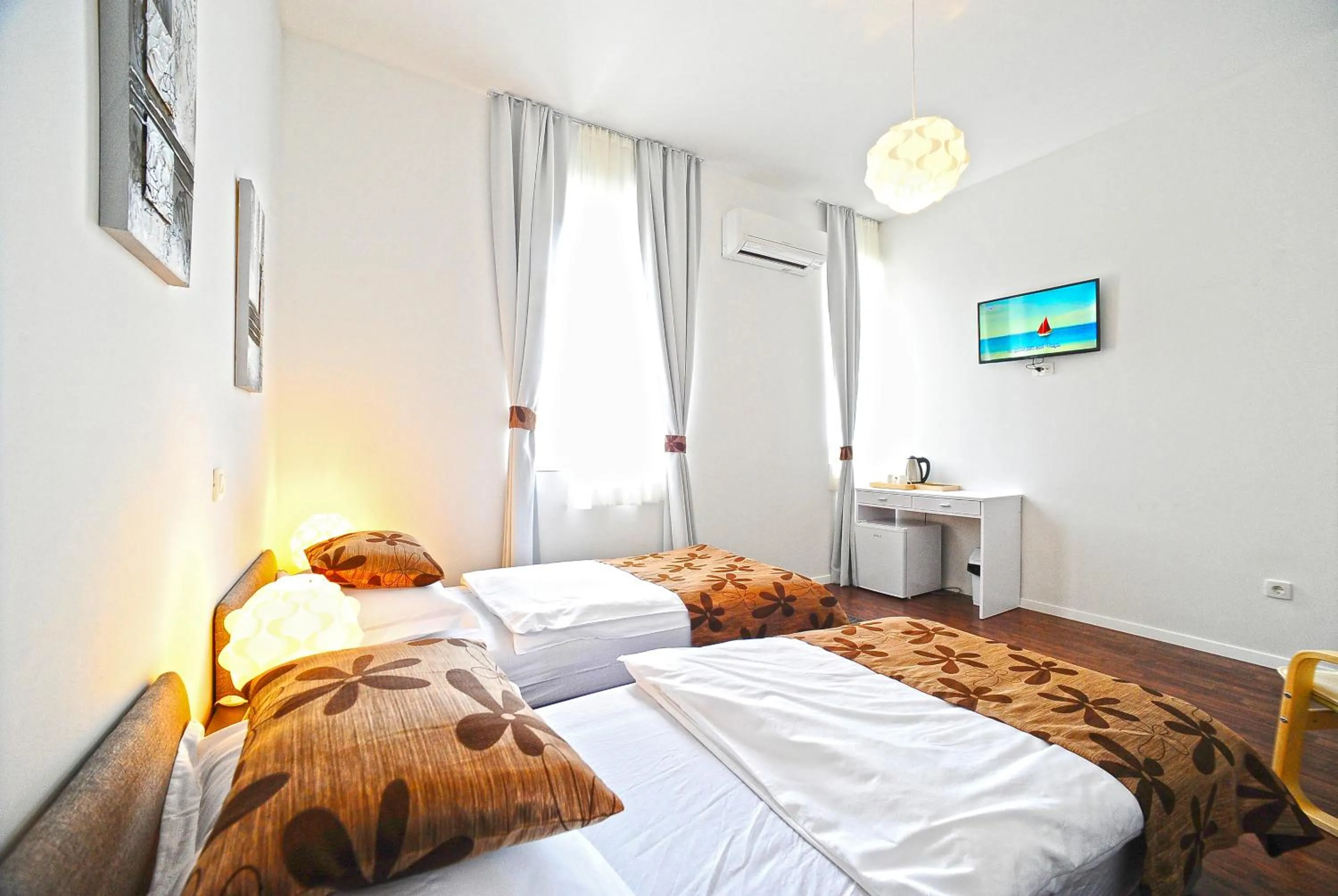 Bedroom, Bed in Valenti rooms