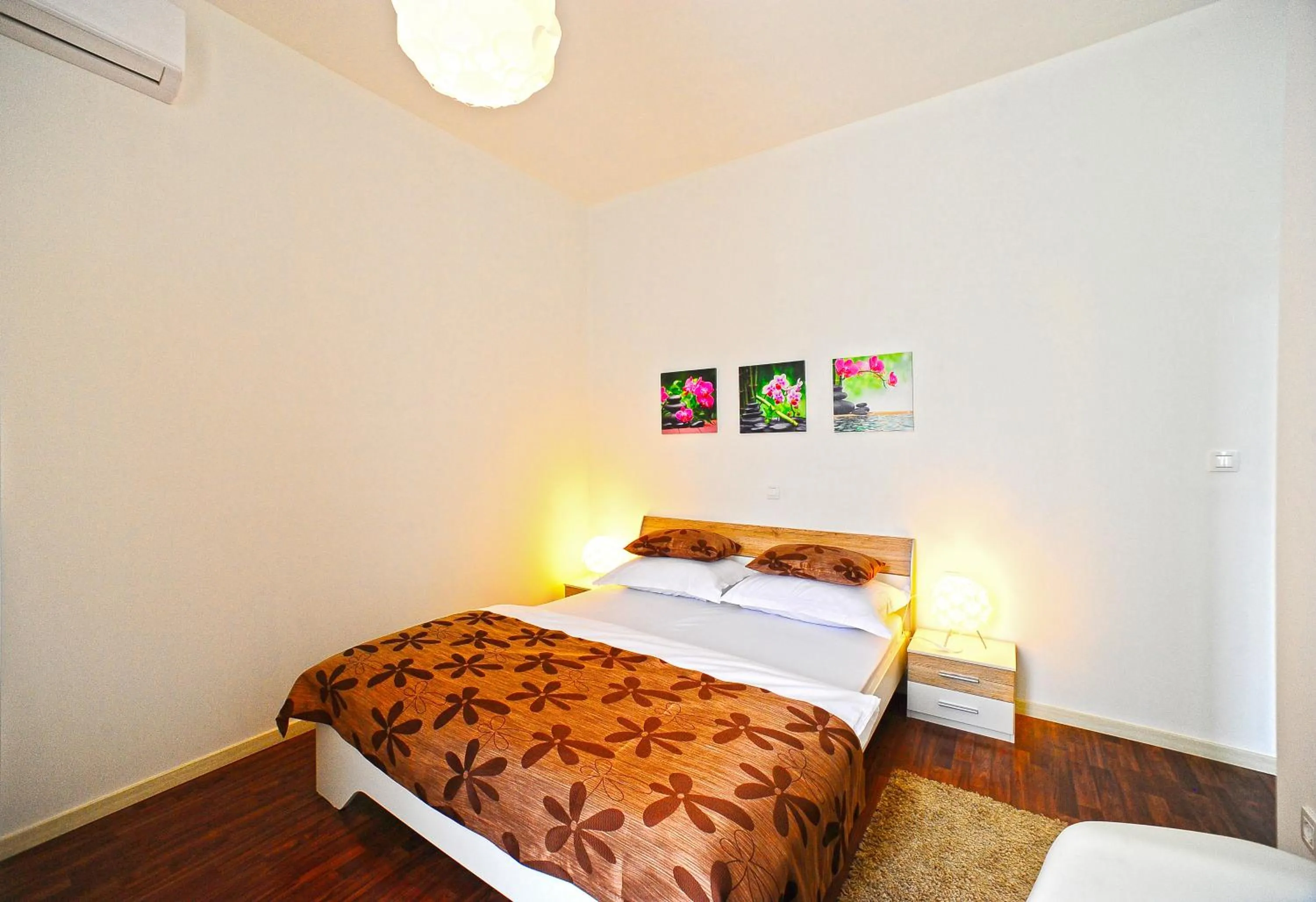 Bedroom, Bed in Valenti rooms
