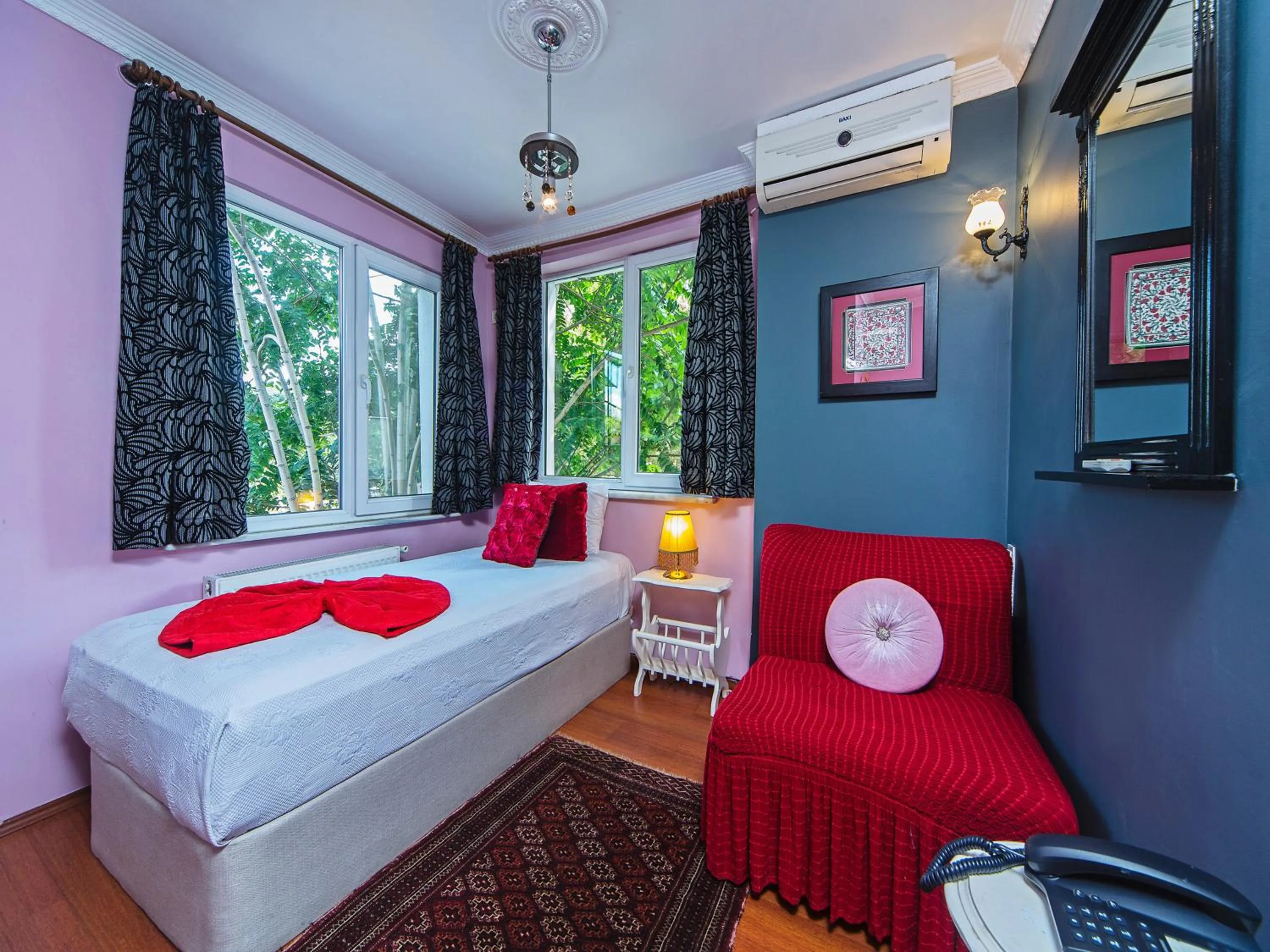 Photo of the whole room, Bed in Modern Sultan Hotel