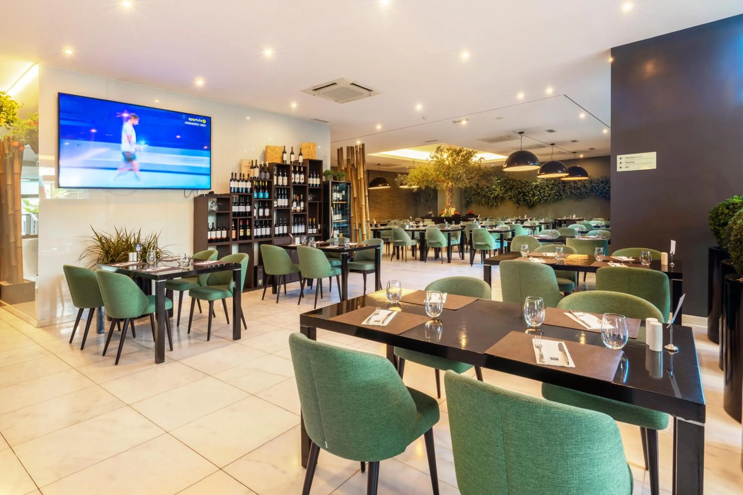 Restaurant/places to eat in RR Hotel da Rocha