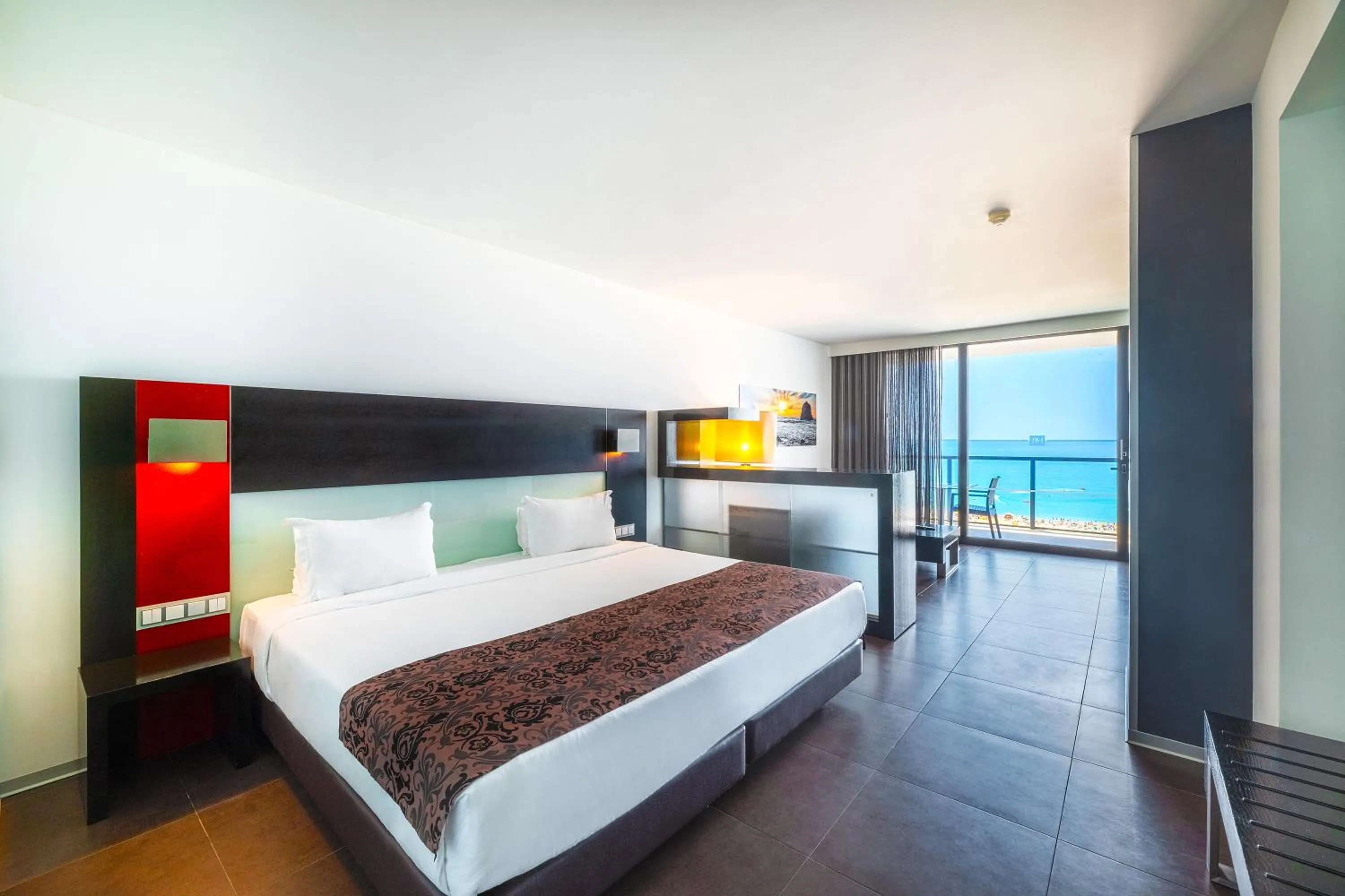 View (from property/room), Bed in RR Hotel da Rocha