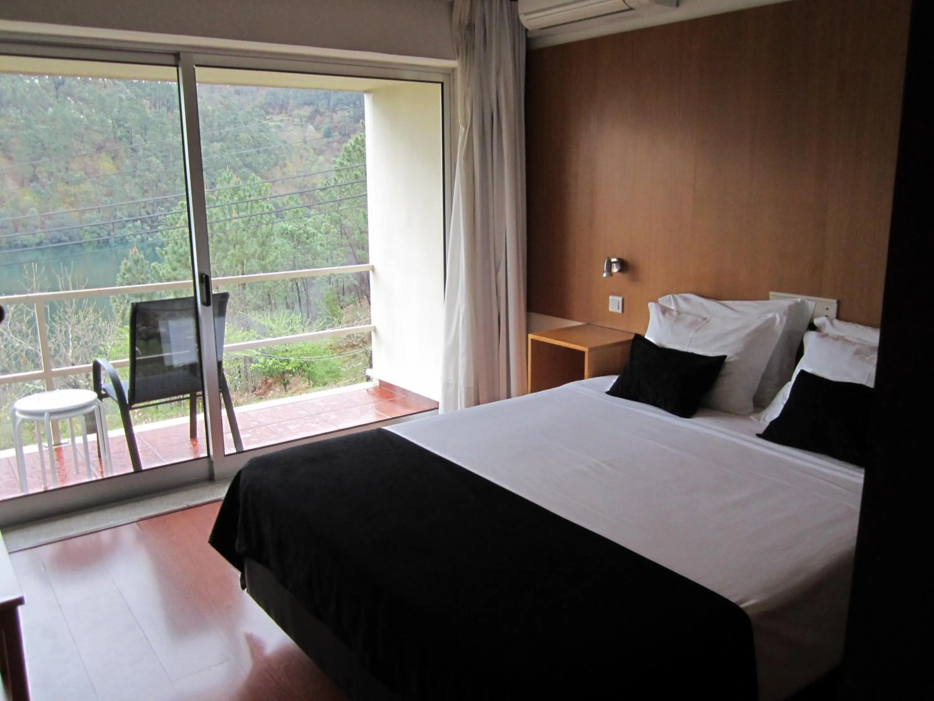 View (from property/room), Bed in Hotel Eco Salvador