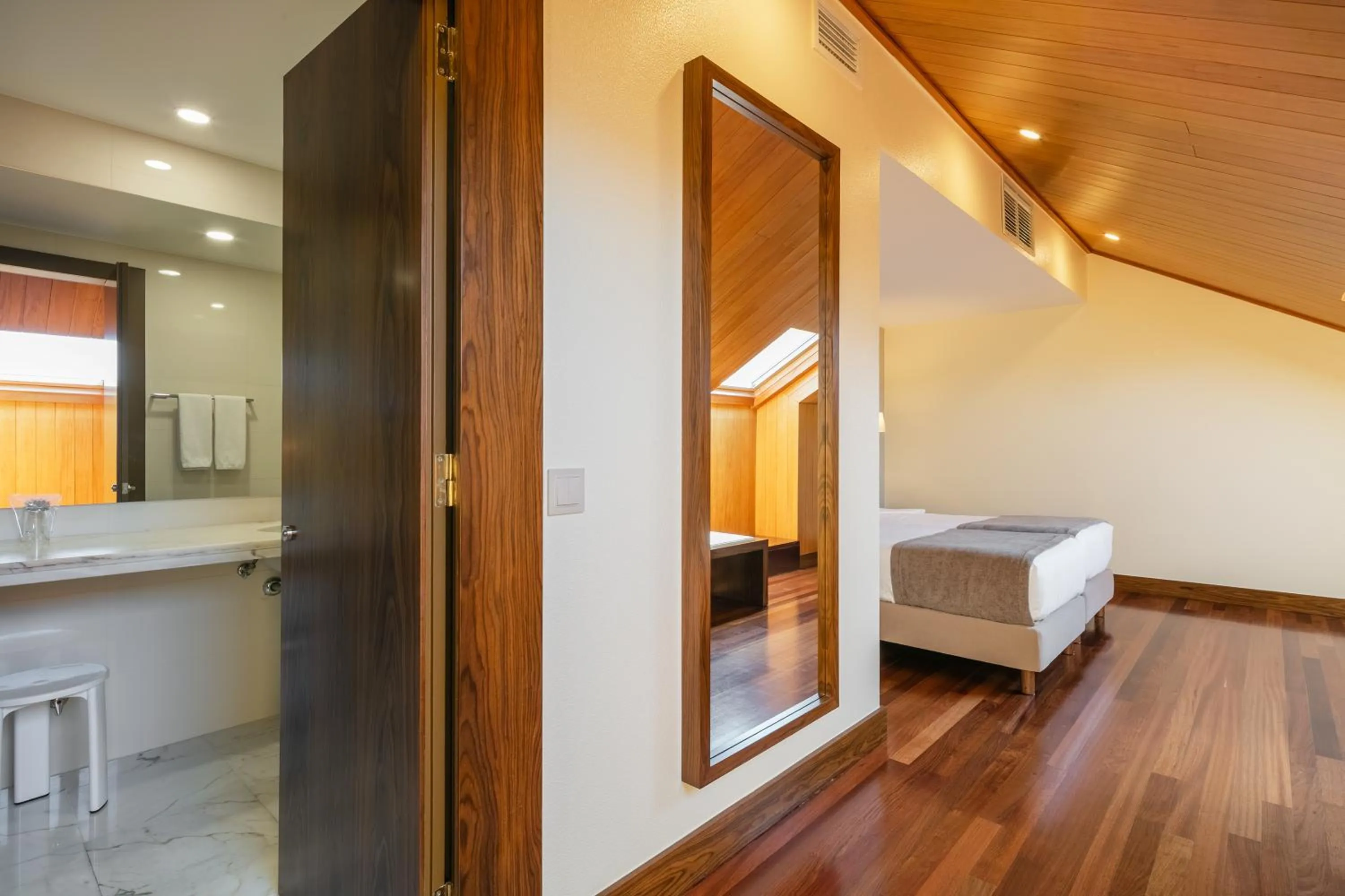 Bathroom, Bed in Forte de São Francisco Hotel Chaves