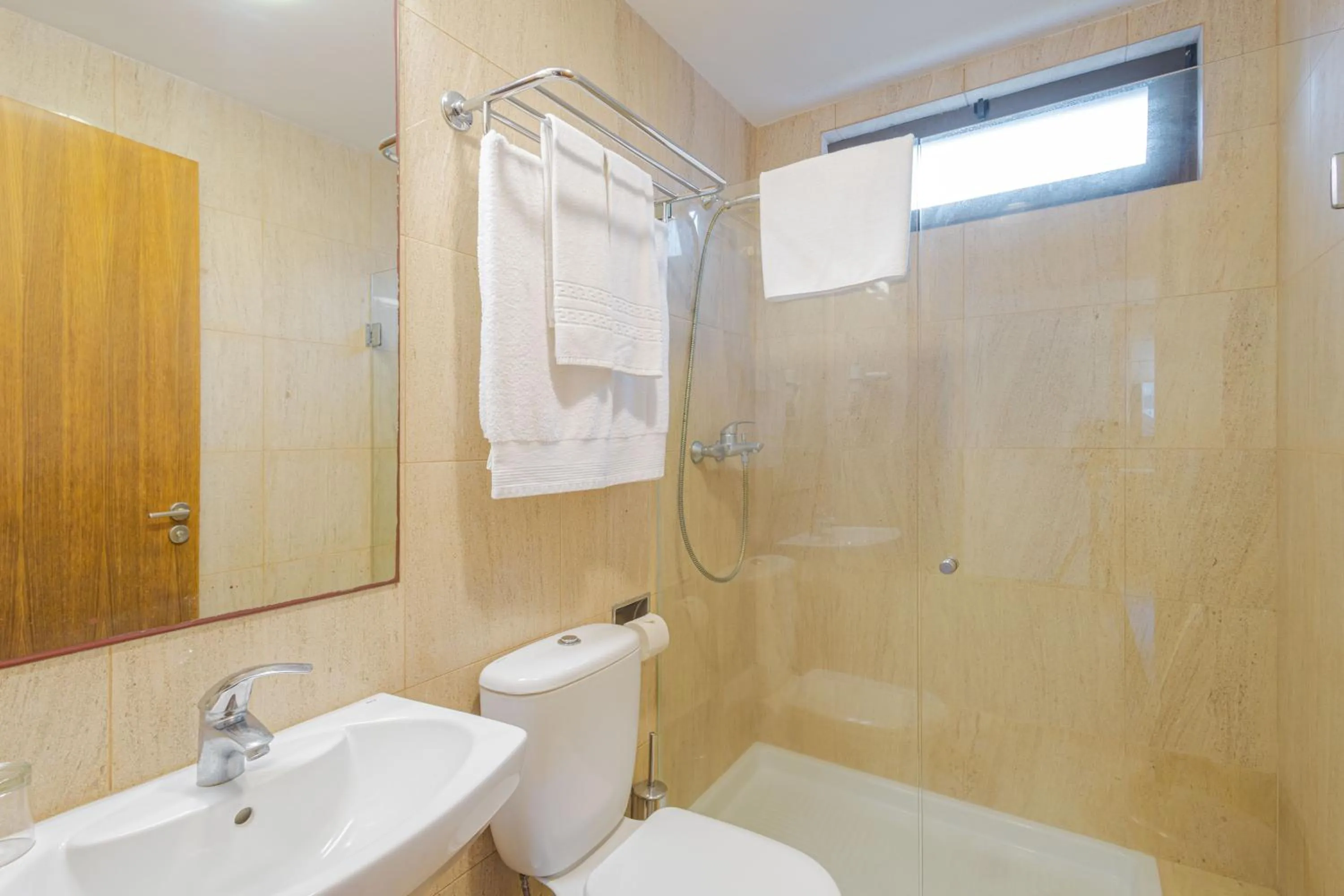 Shower in Hotel da Graciosa