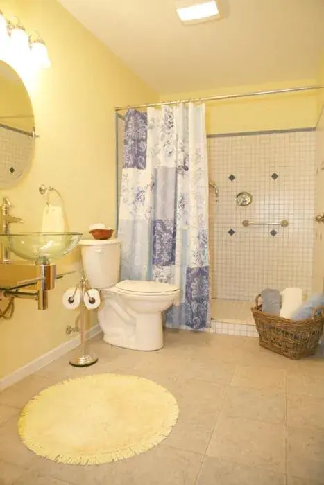 Queen Room in Sawin' Logs Inn Queen Room in Sawin' Logs Inn