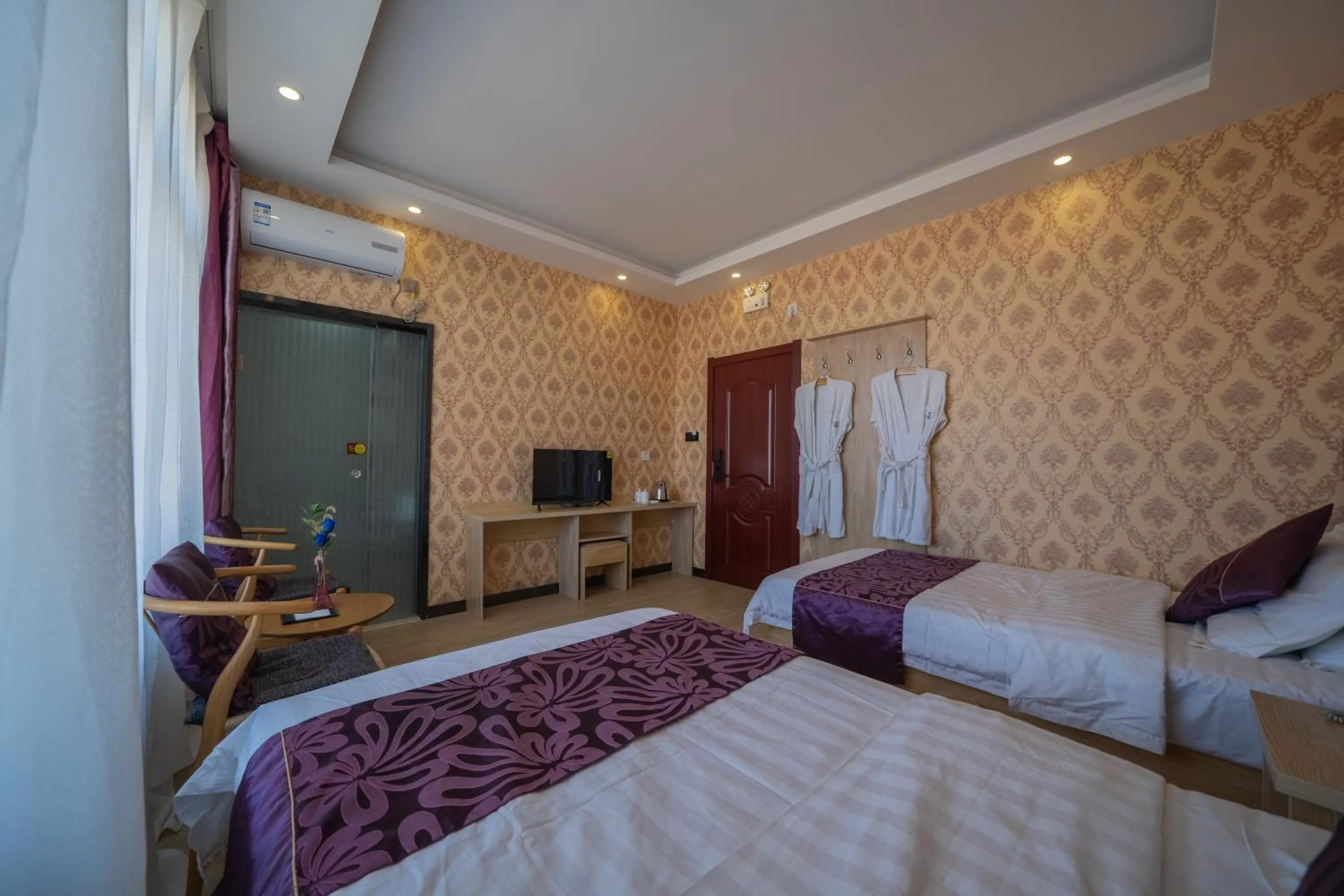 Communal lounge/ TV room, Bed in XinQihang Hotel Harbin Taiping Airport