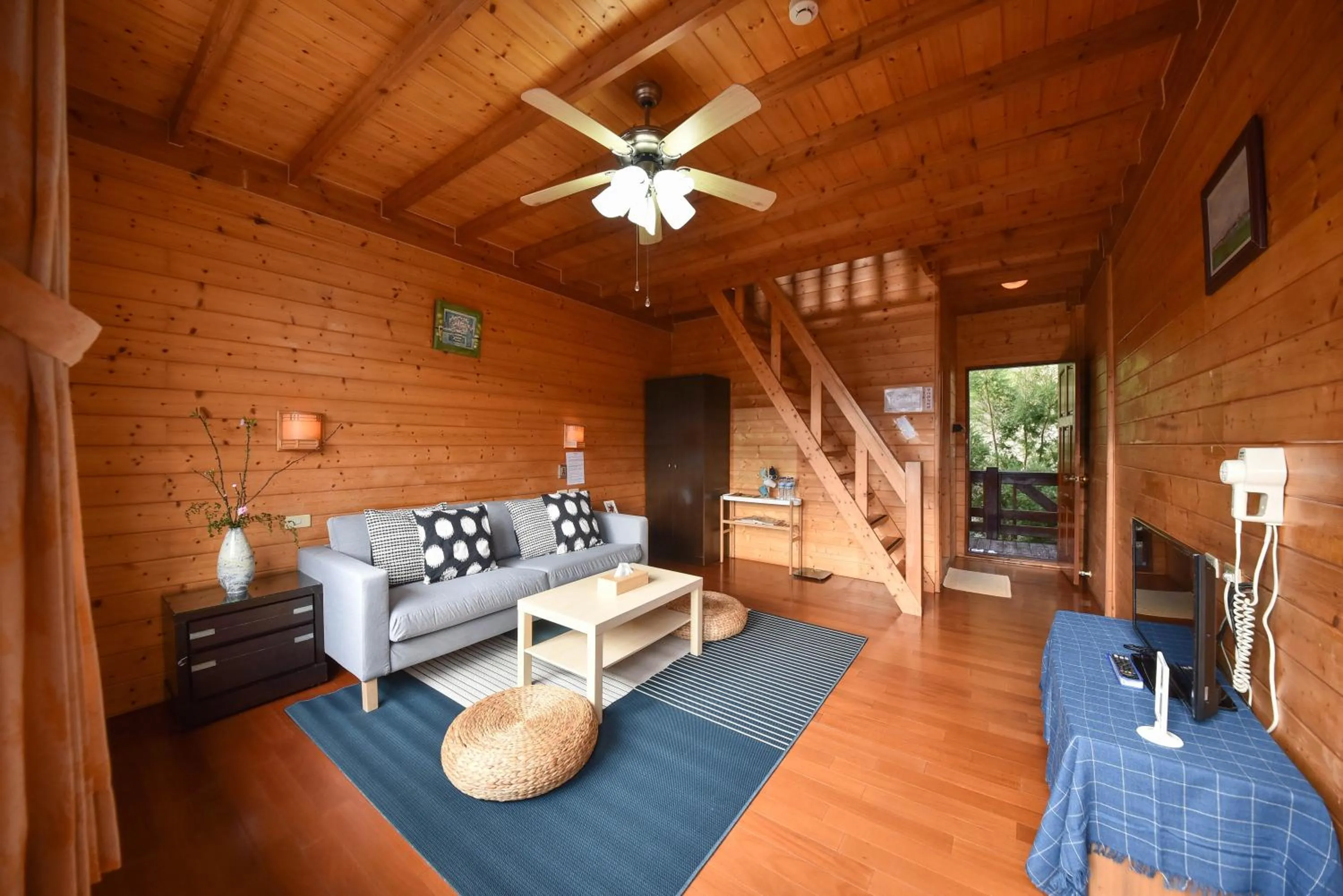 Living room in Beverly B&B