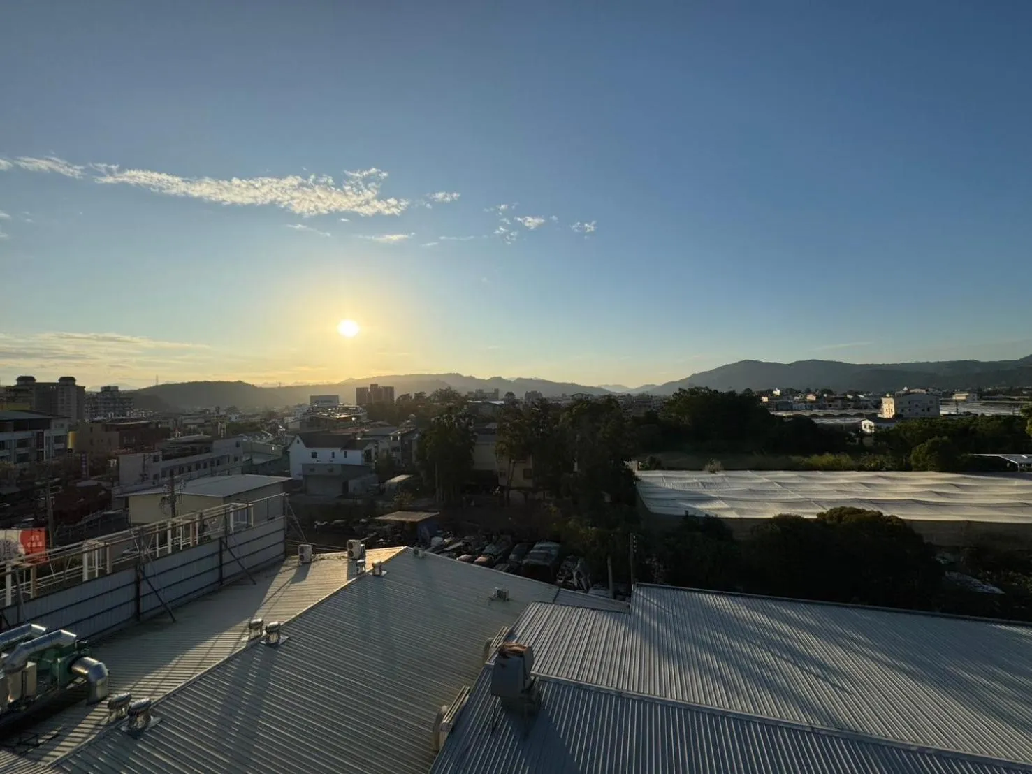 Property building in Travel Light Hotel