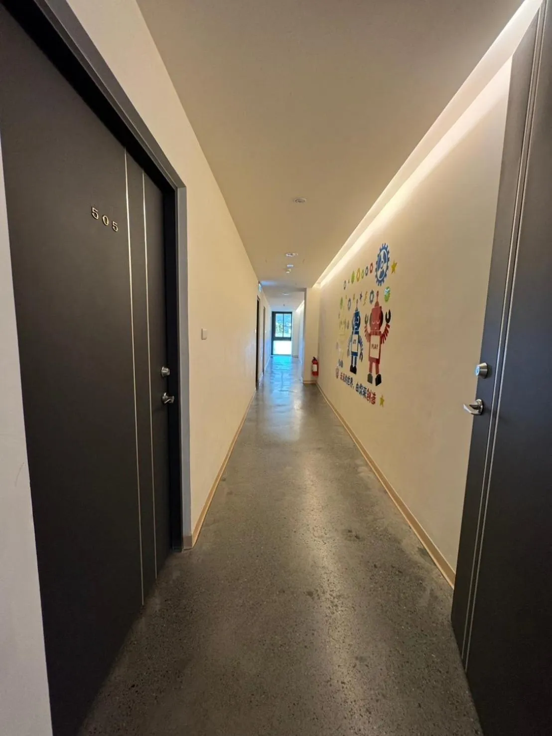 Restaurant/places to eat in Travel Light Hotel