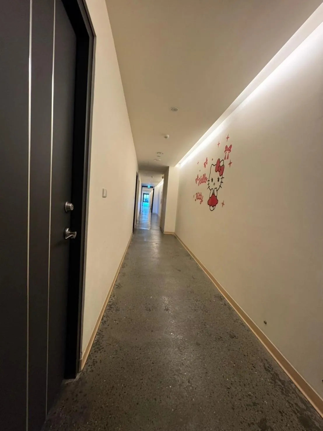 Restaurant/places to eat in Travel Light Hotel