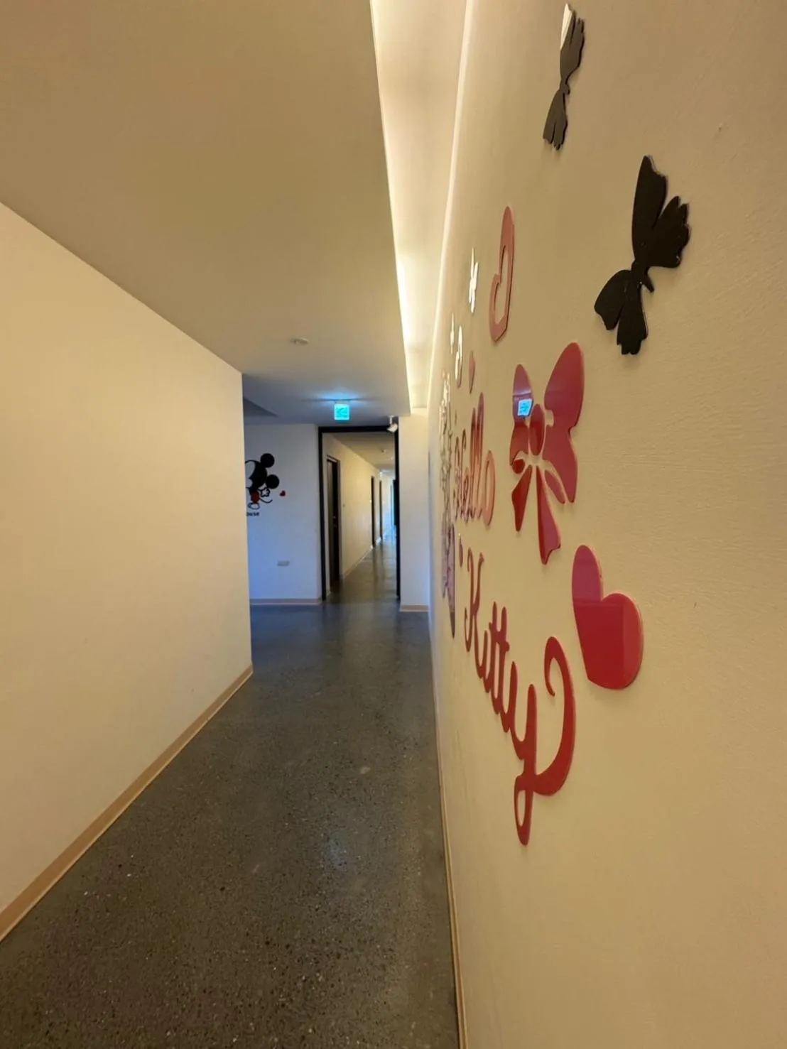 Restaurant/places to eat in Travel Light Hotel