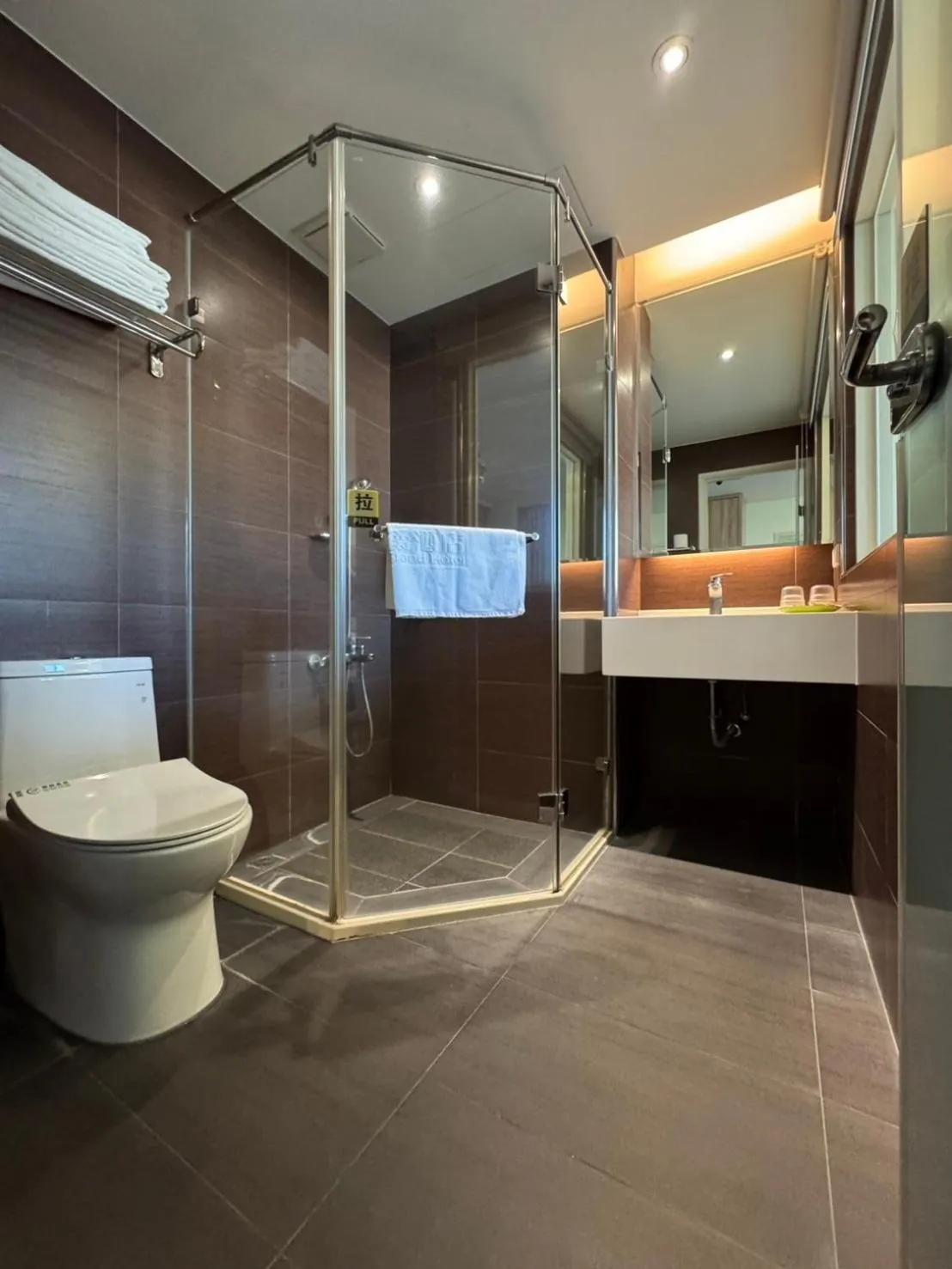 Photo of the whole room in Travel Light Hotel