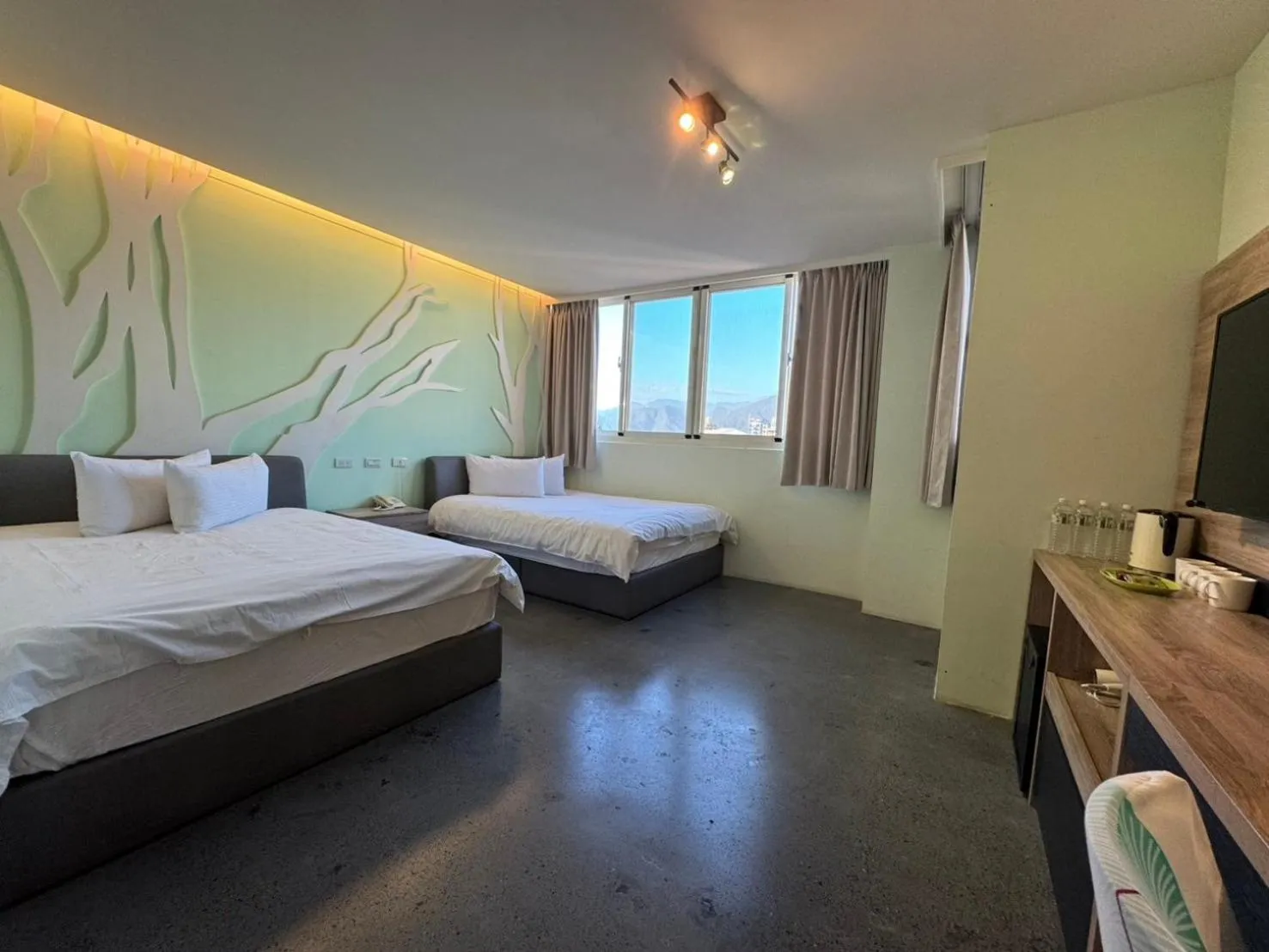 Photo of the whole room, Bed in Travel Light Hotel